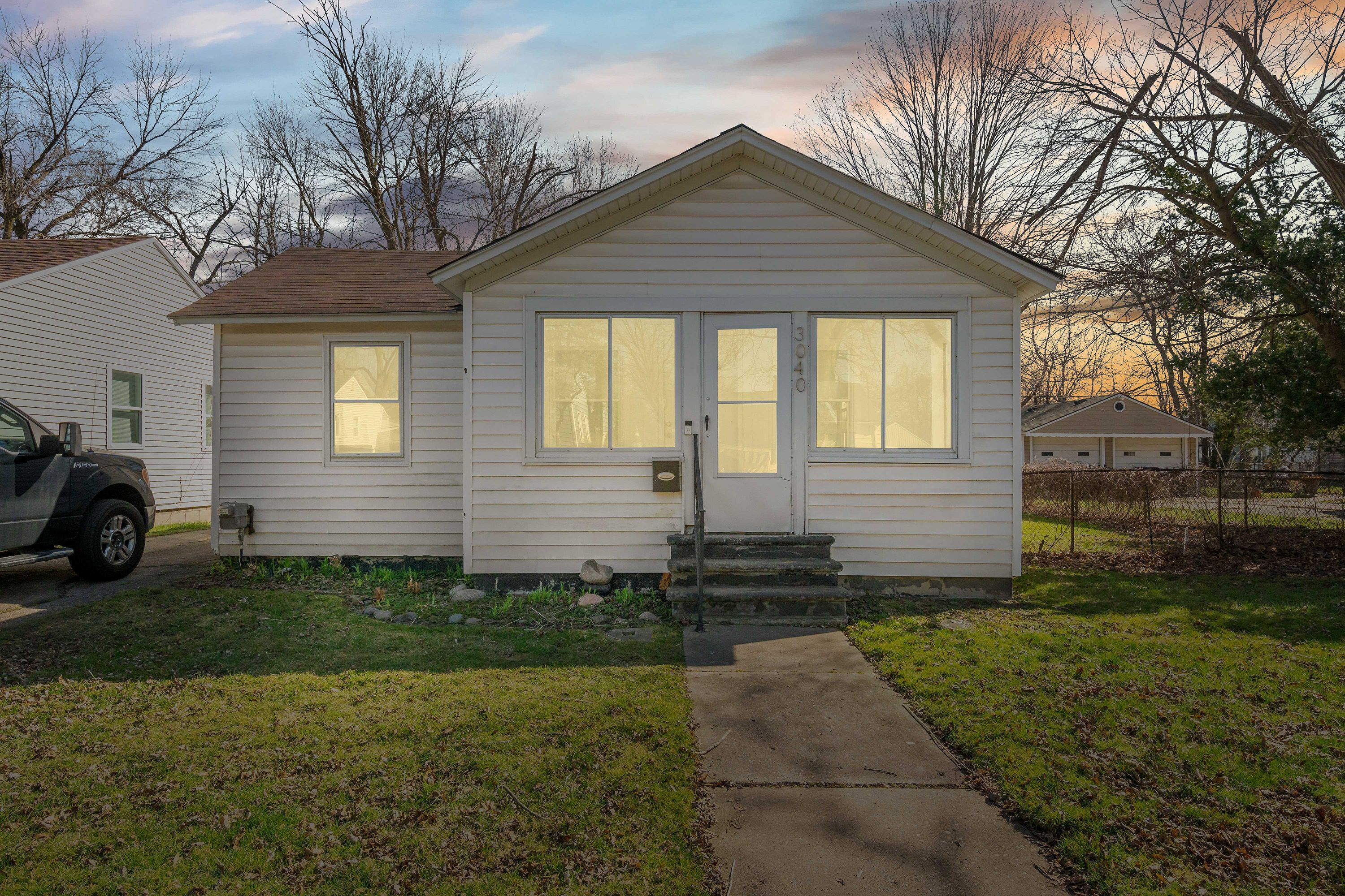 3040 INMAN ST Property Photo 1