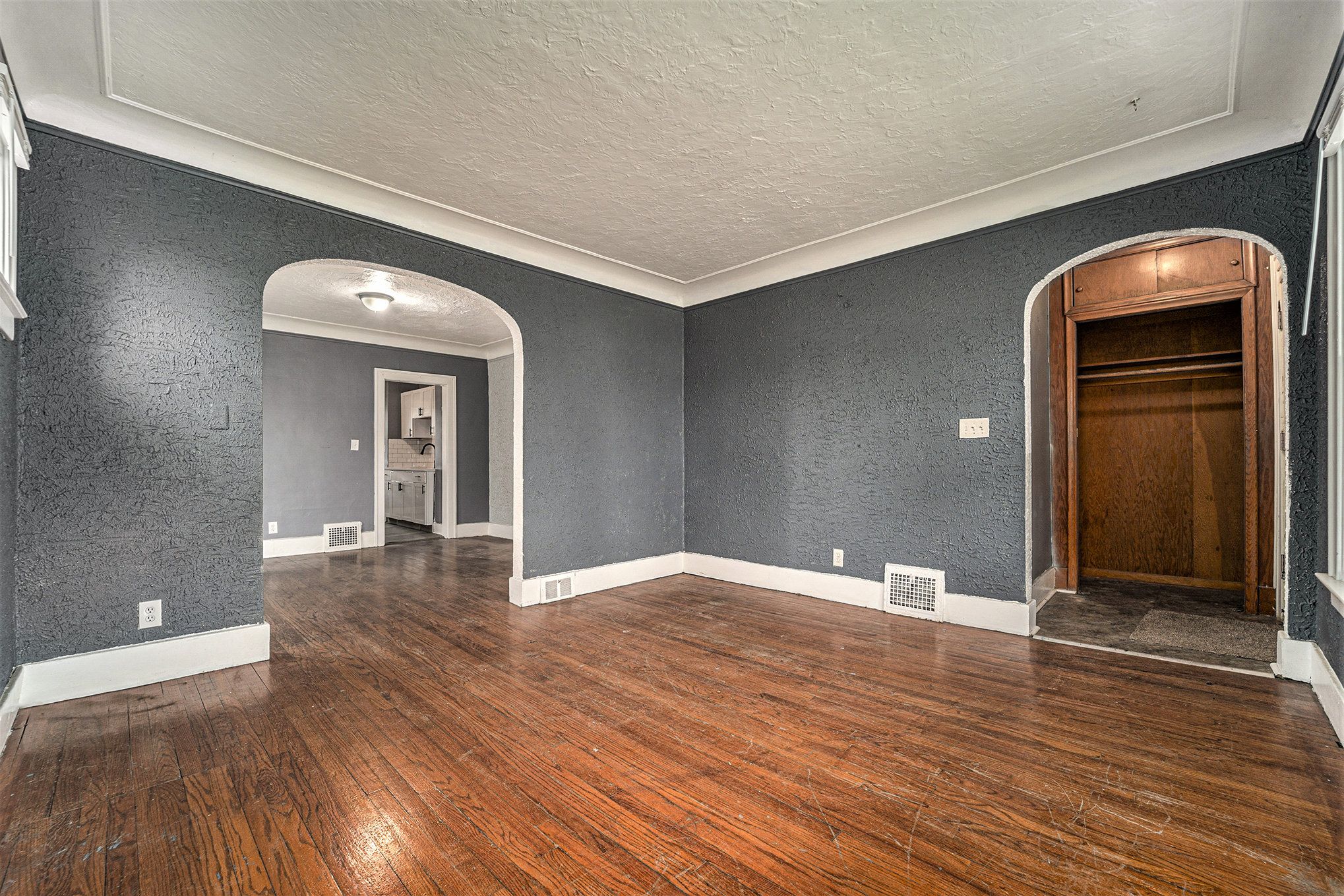 1654 Chandler Ave Property Photo 3