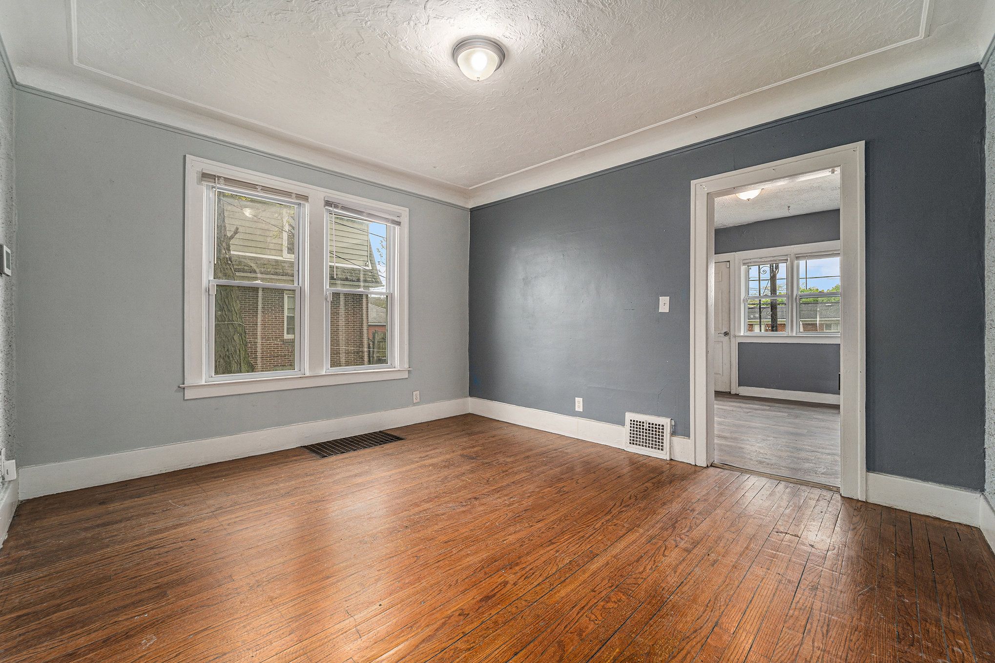 1654 Chandler Ave Property Photo 4
