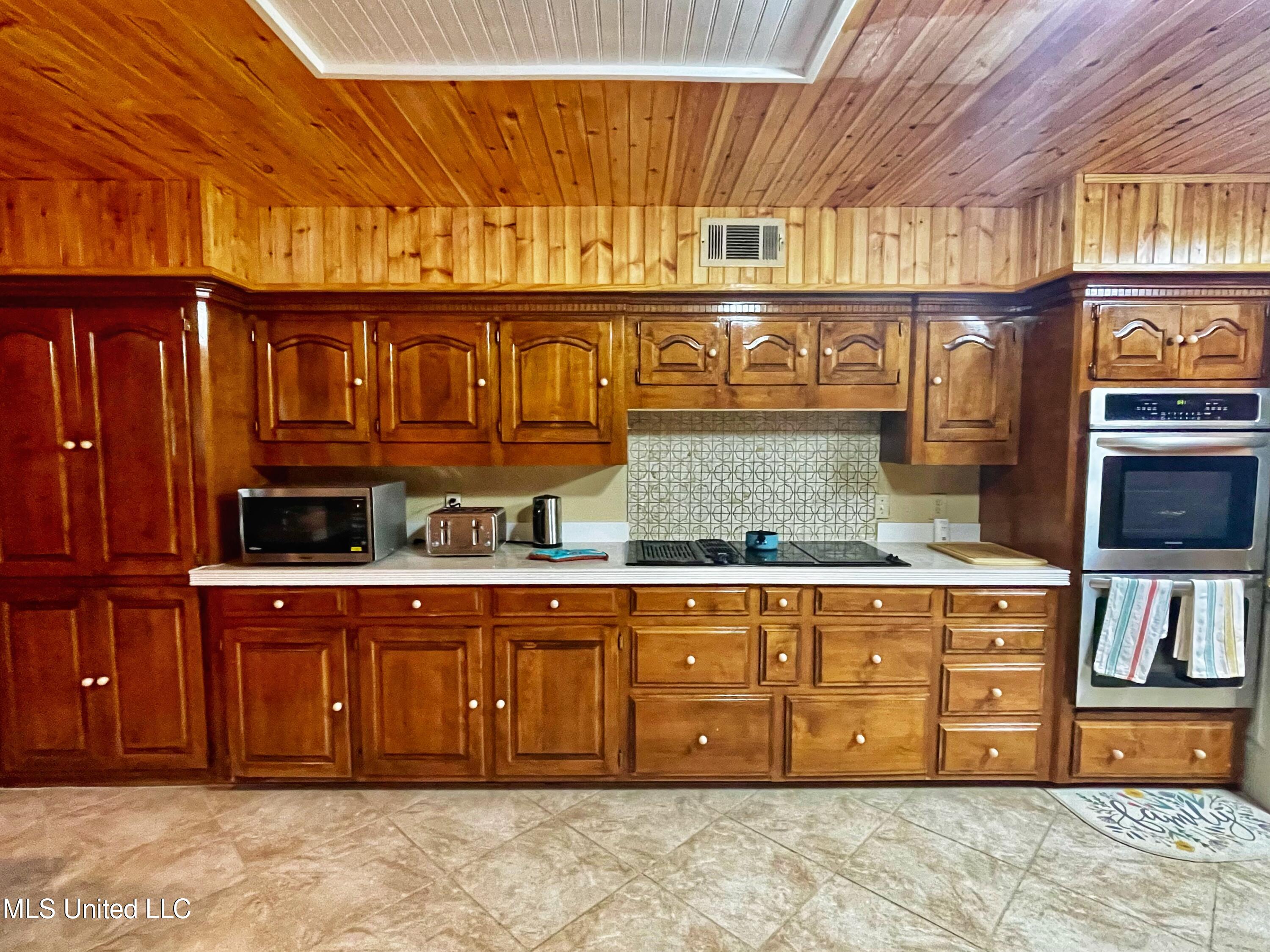 4824 Brookwood Place Property Photo 7