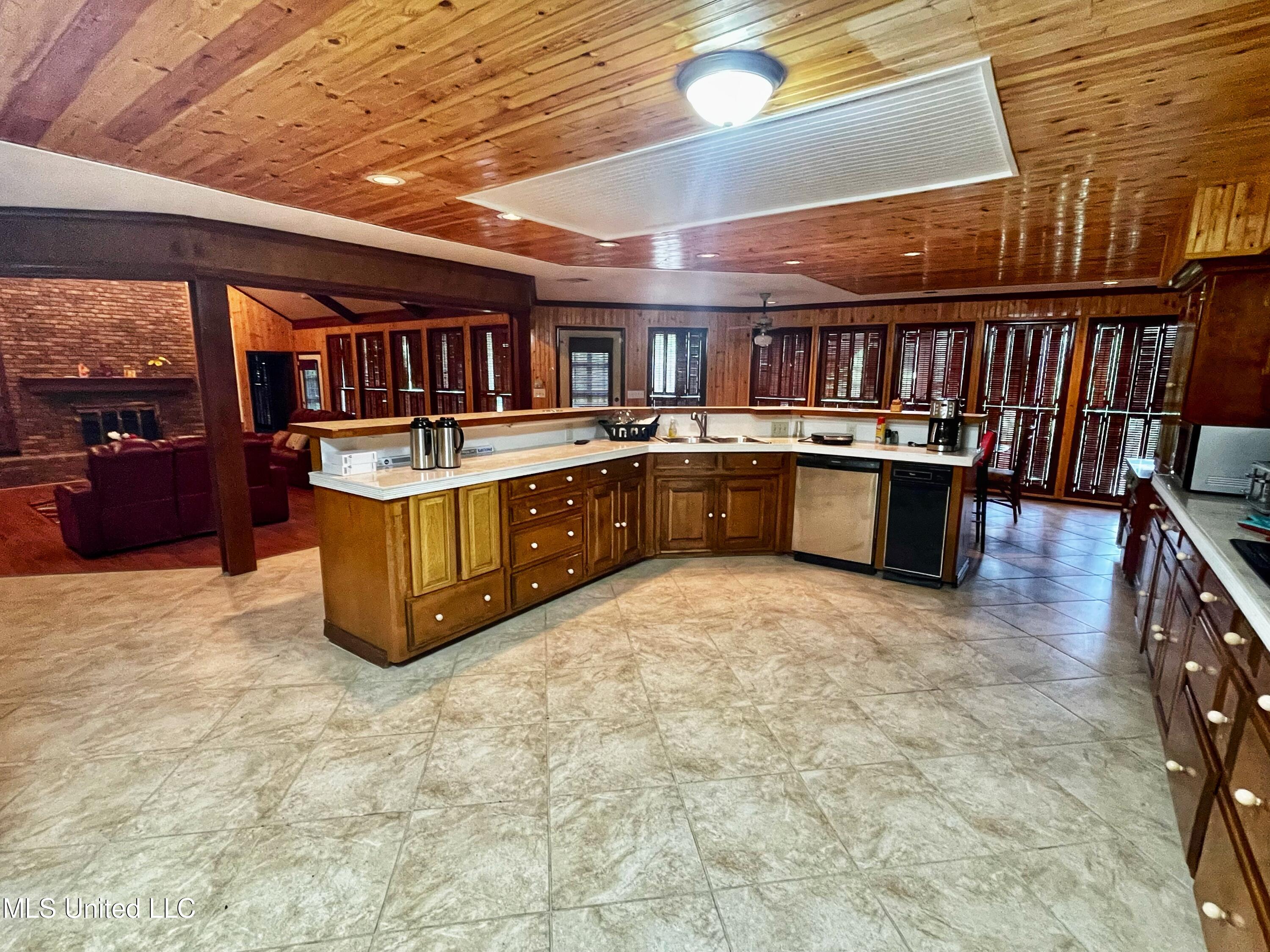 4824 Brookwood Place Property Photo 8