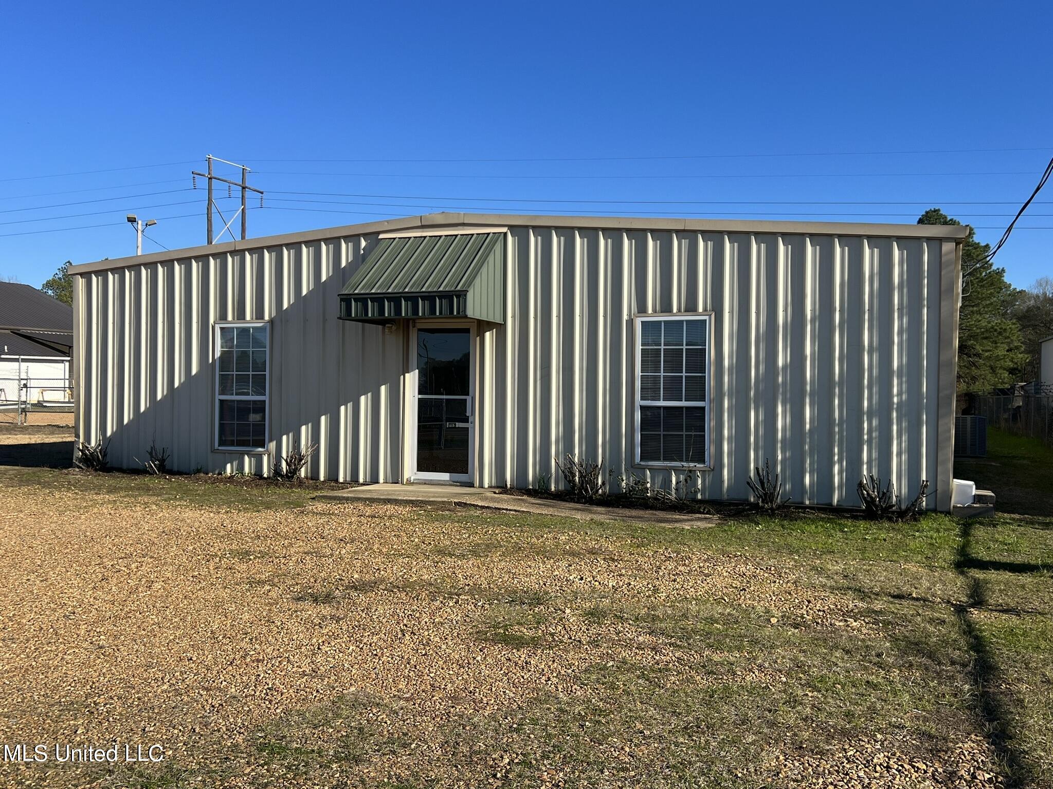 6022 I-55 South Property Photo 1