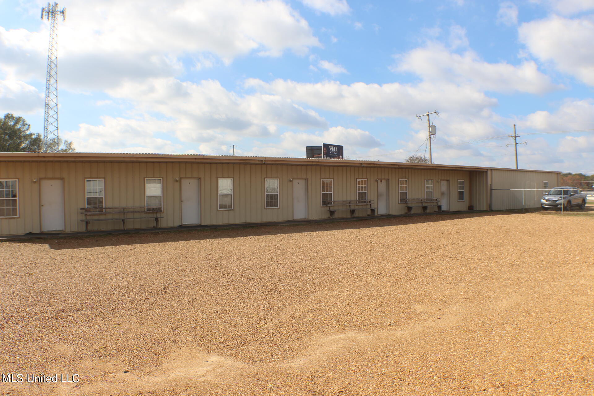 6022 I-55 South Property Photo 6