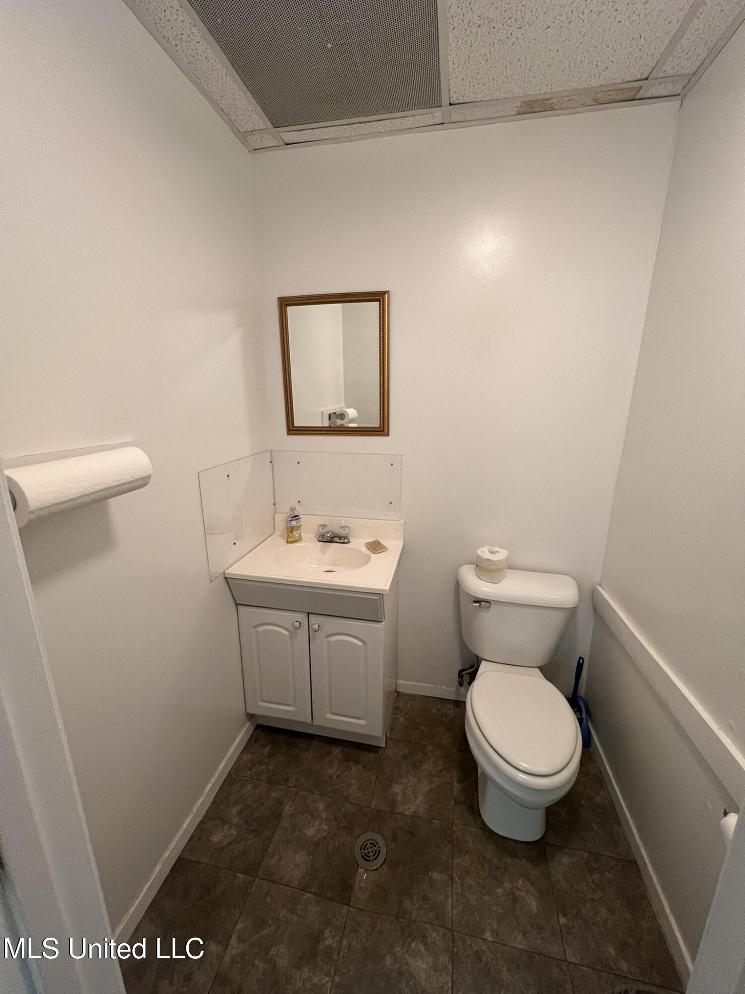 6022 I-55 South Property Photo 8