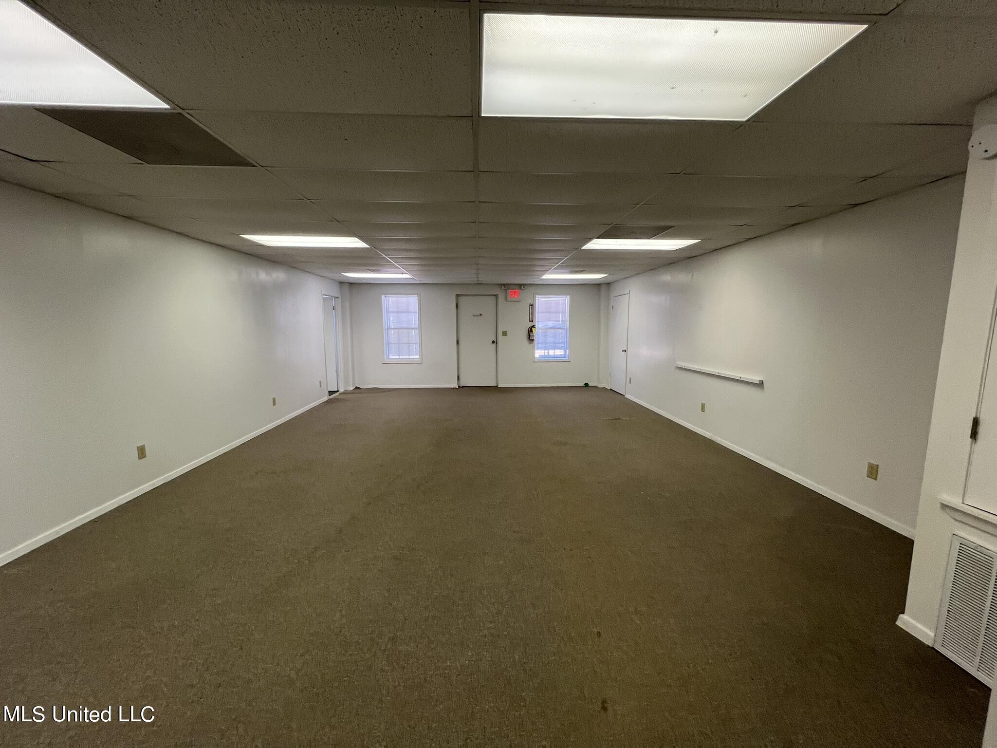 6022 I-55 South Property Photo 9