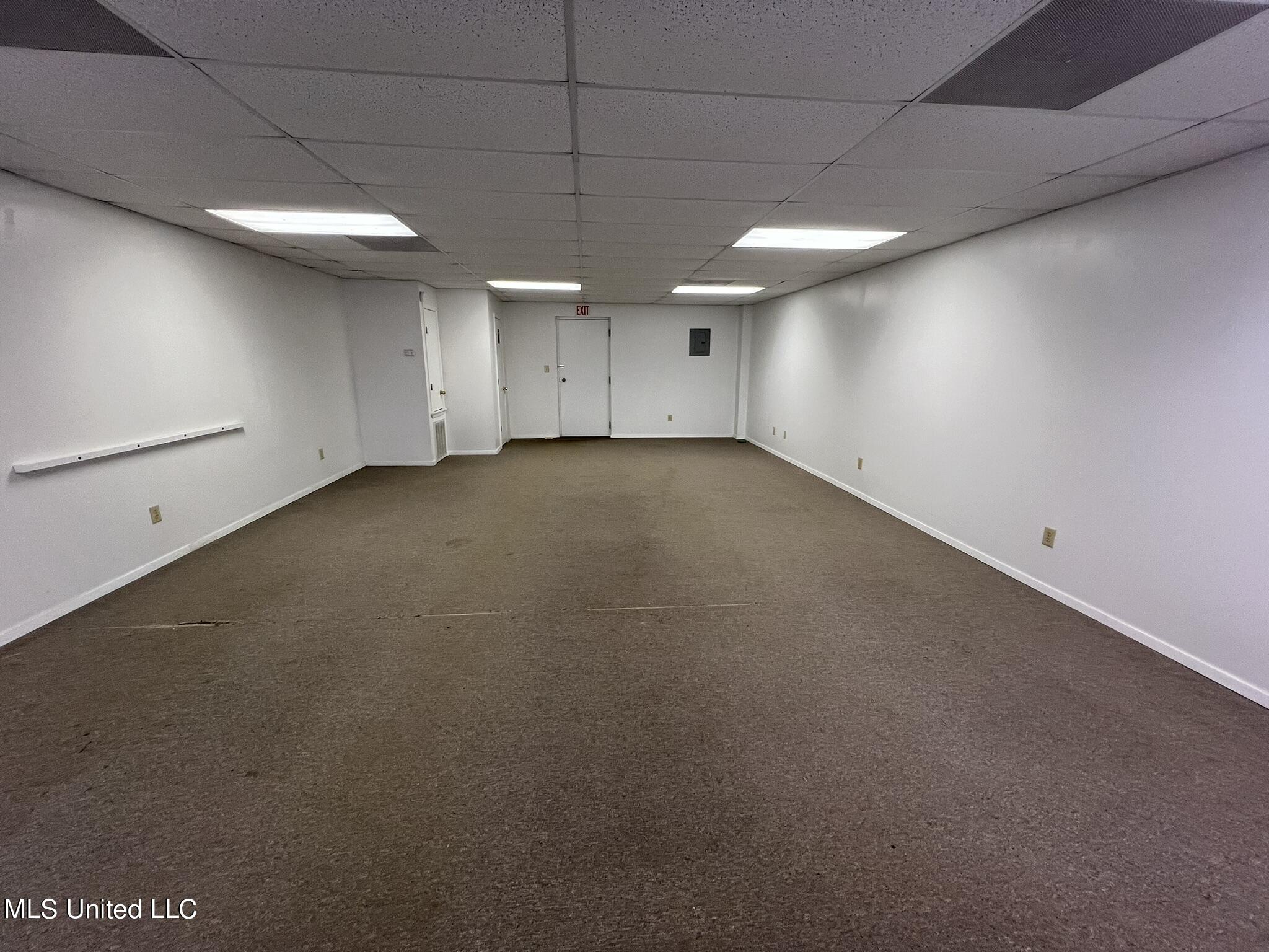 6022 I-55 South Property Photo 10