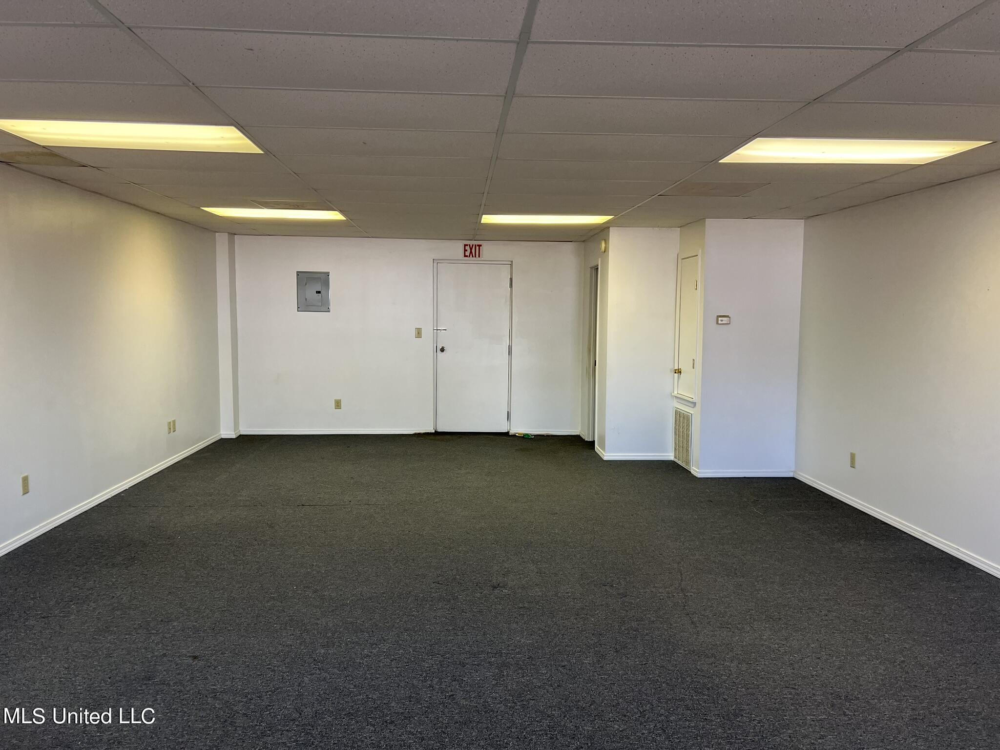 6022 I-55 South Property Photo 11