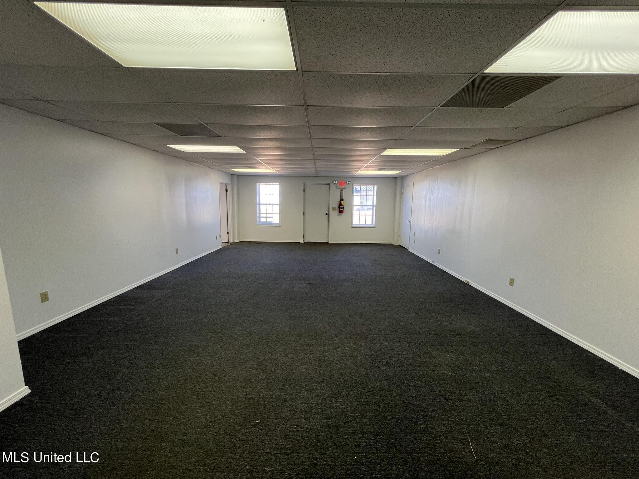 6022 I-55 South Property Photo 12