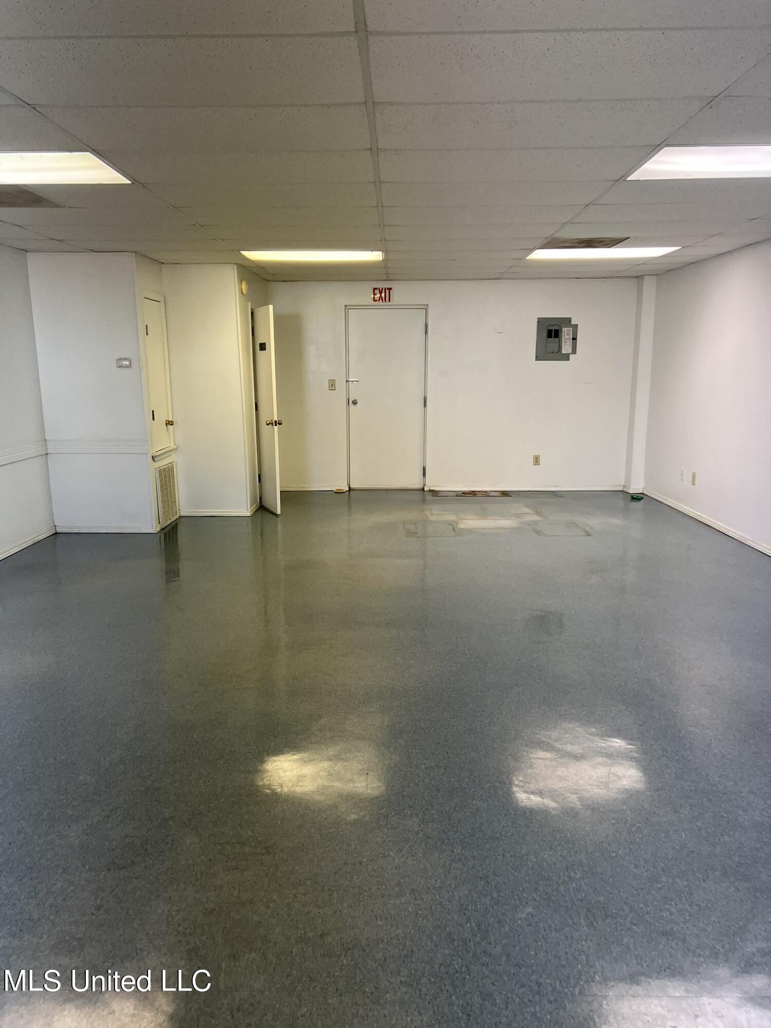 6022 I-55 South Property Photo 15