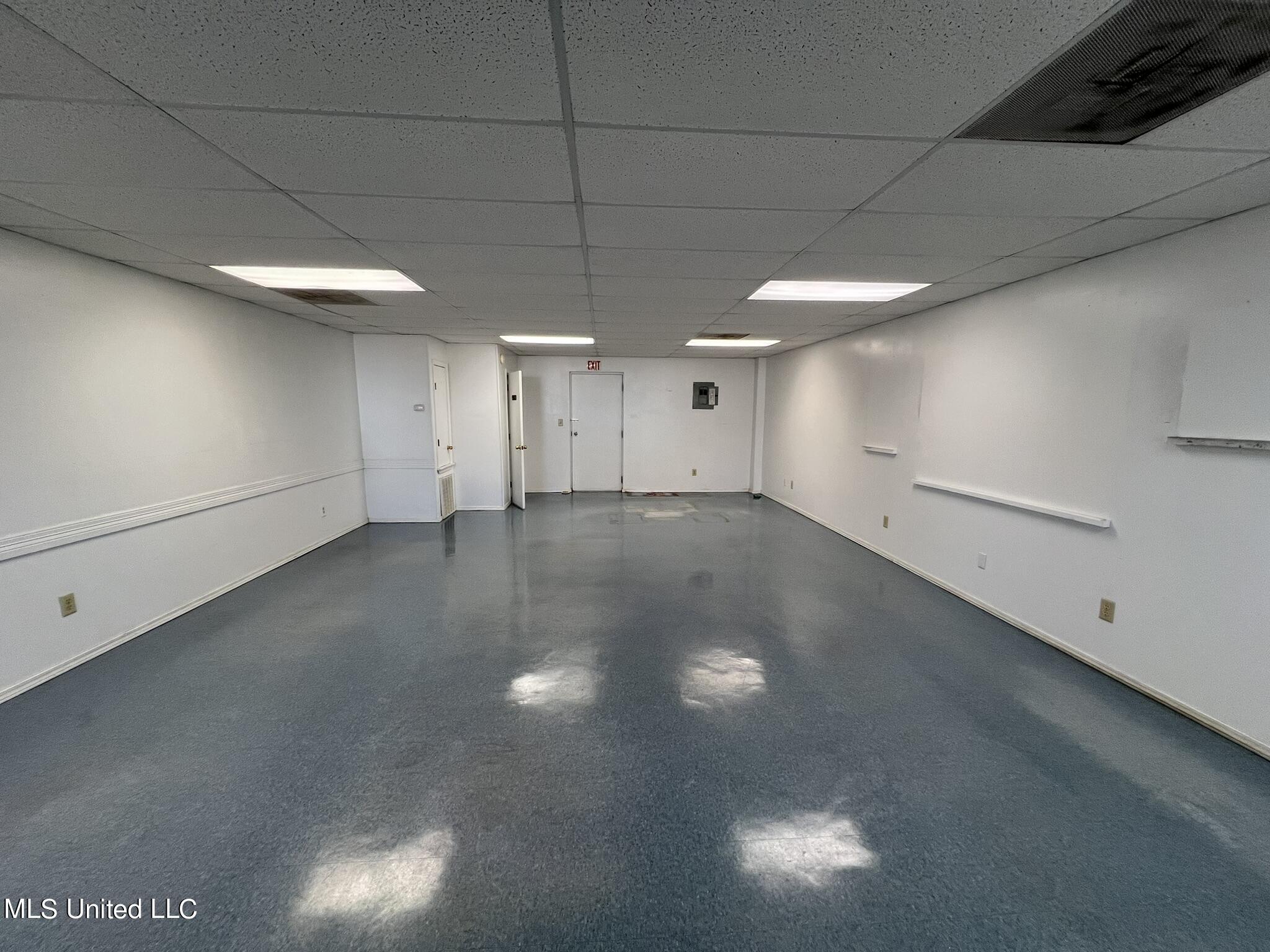 6022 I-55 South Property Photo 16