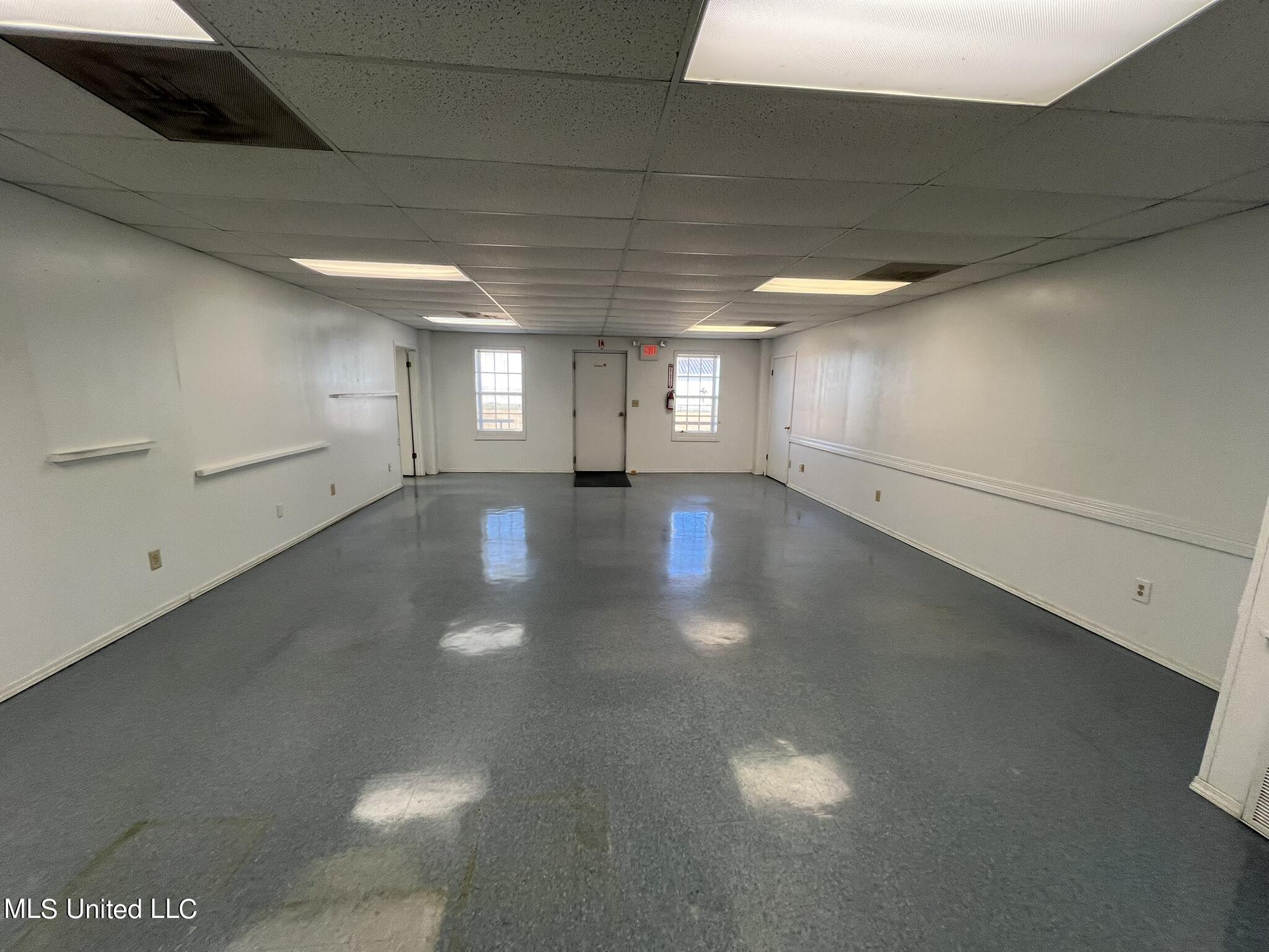 6022 I-55 South Property Photo 17