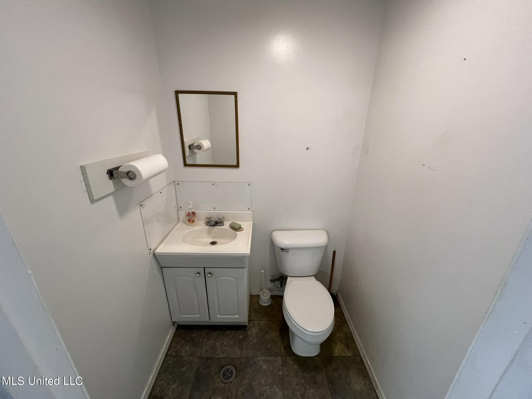 6022 I-55 South Property Photo 19