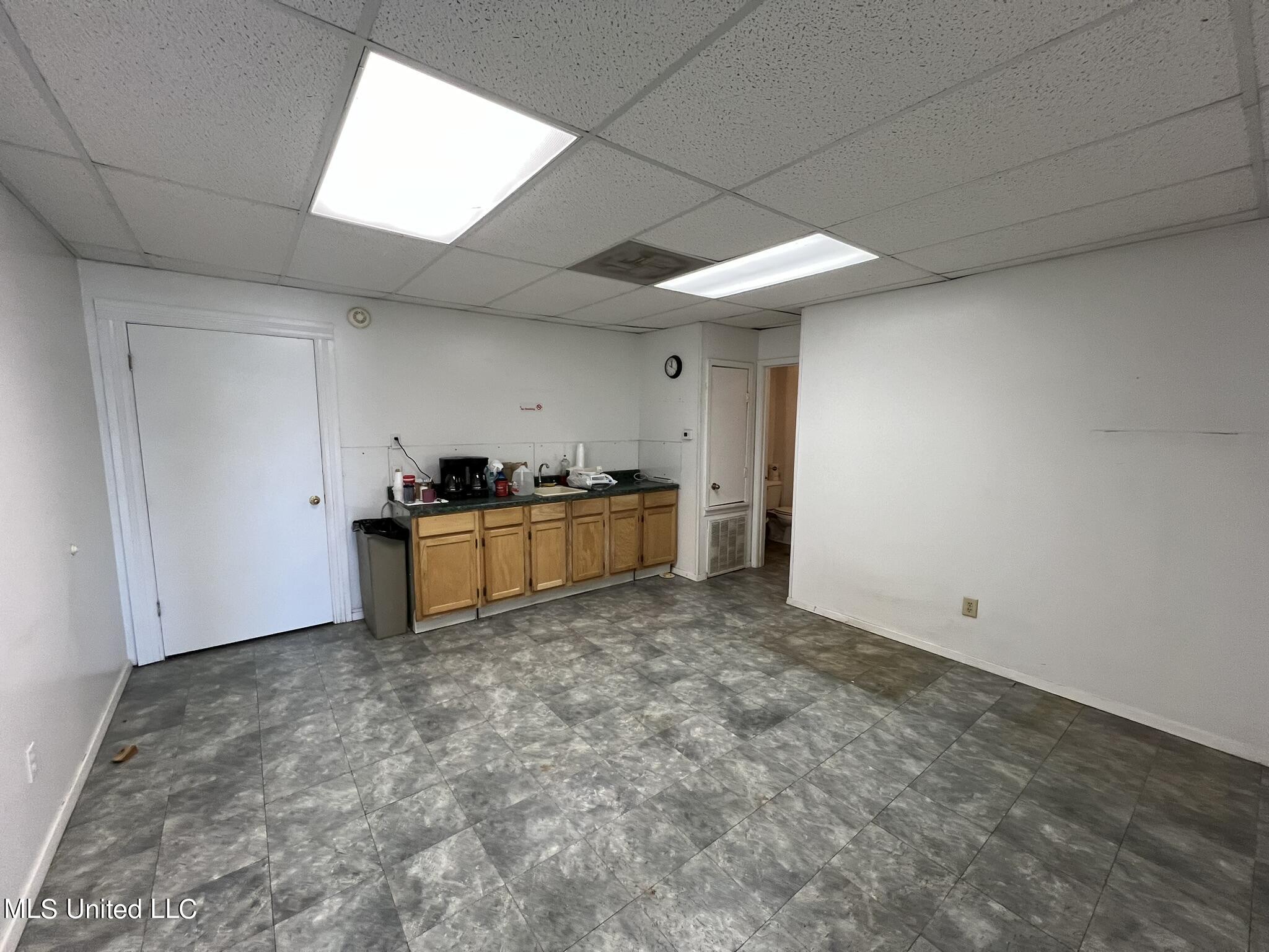 6022 I-55 South Property Photo 22