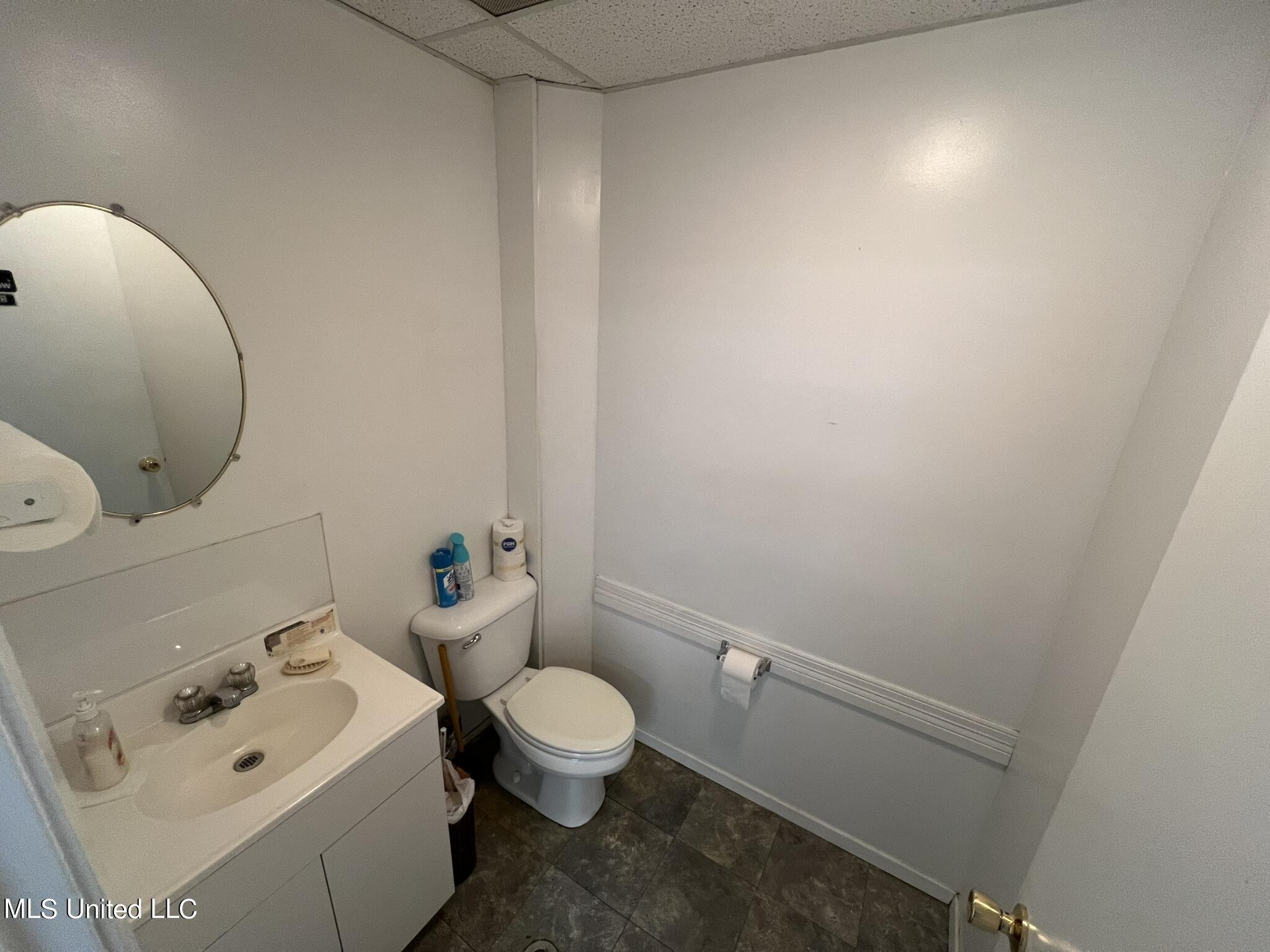 6022 I-55 South Property Photo 24