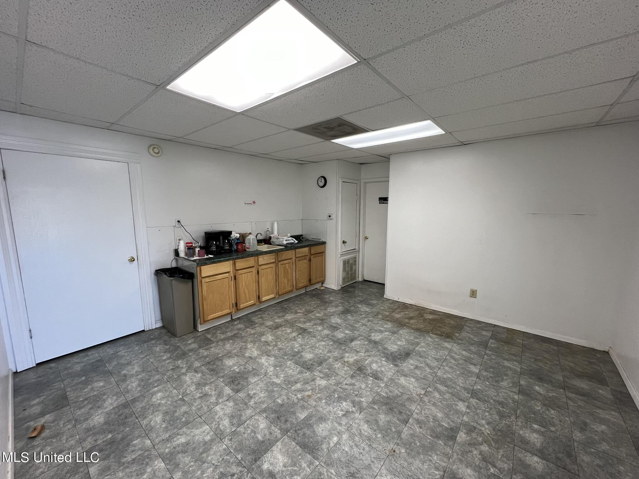 6022 I-55 South Property Photo 25