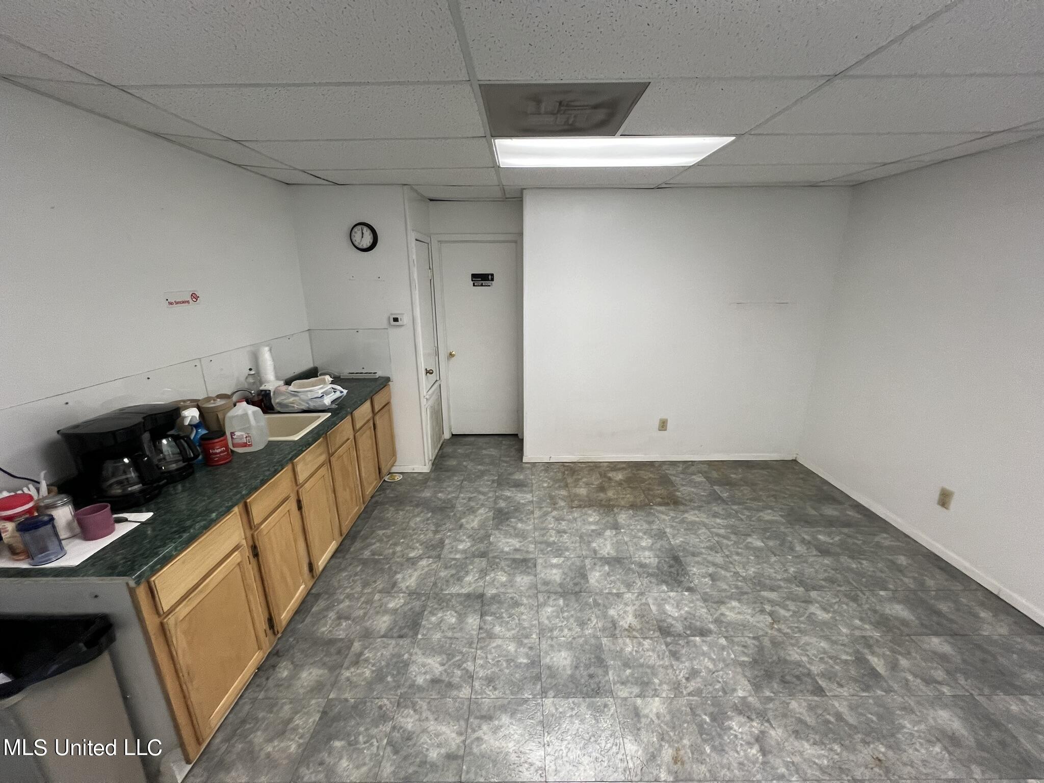 6022 I-55 South Property Photo 26