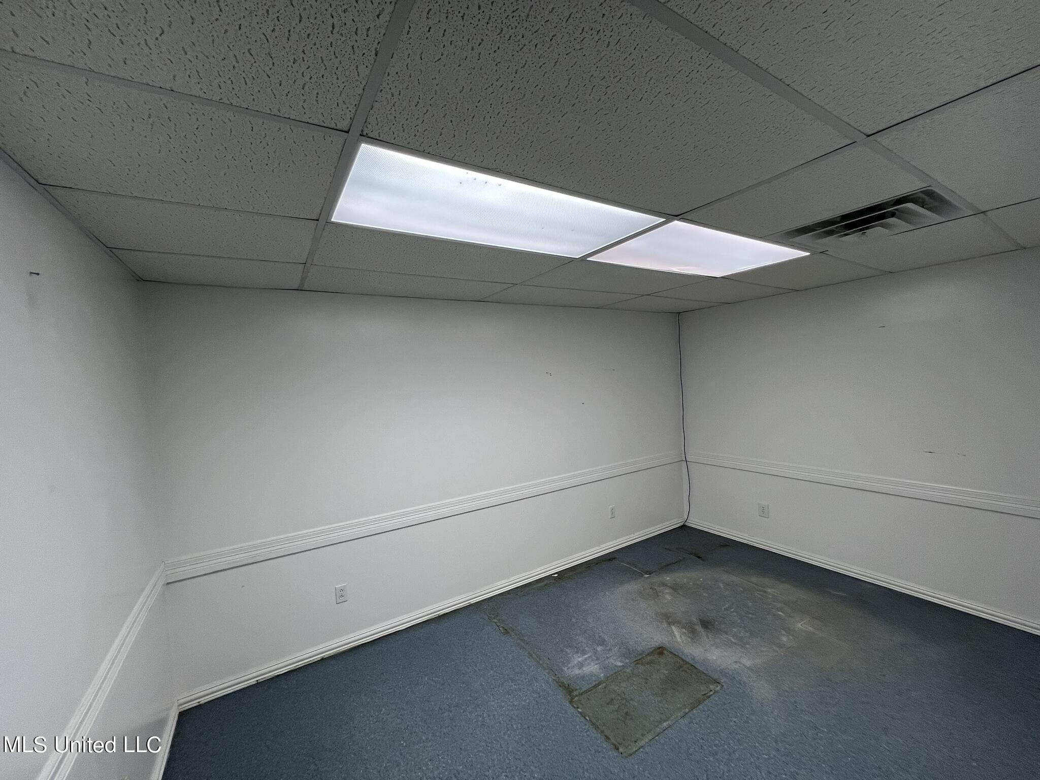 6022 I-55 South Property Photo 28