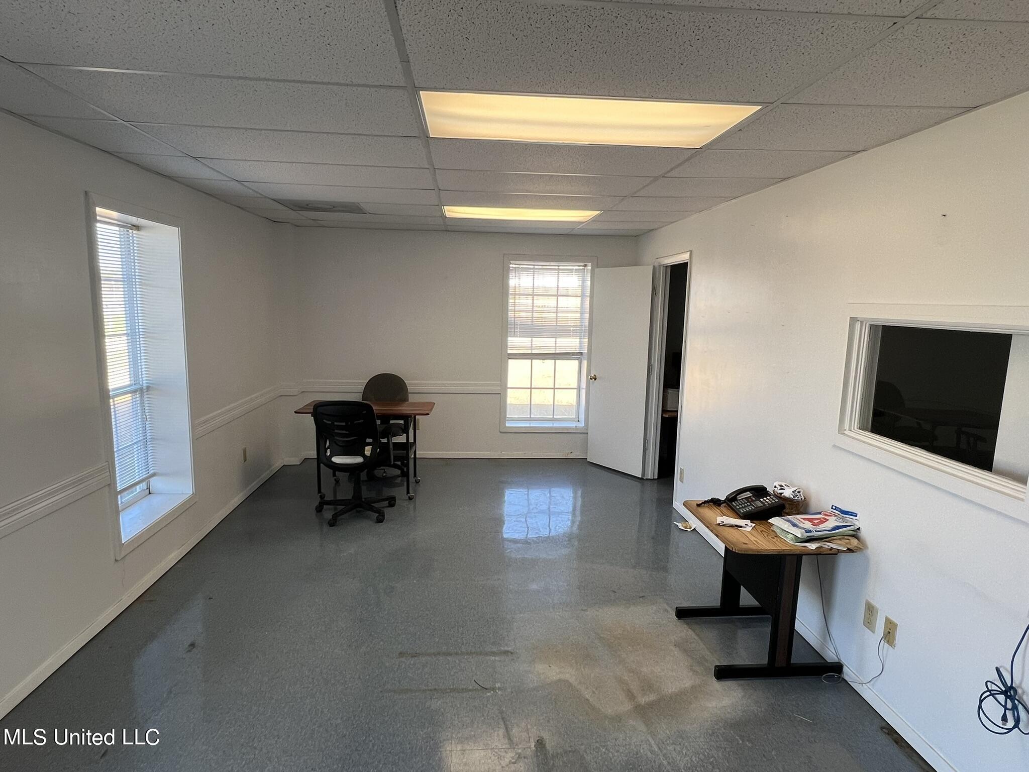 6022 I-55 South Property Photo 33