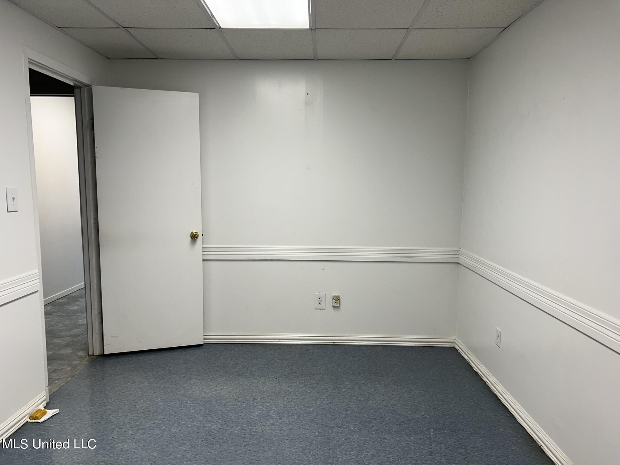 6022 I-55 South Property Photo 35