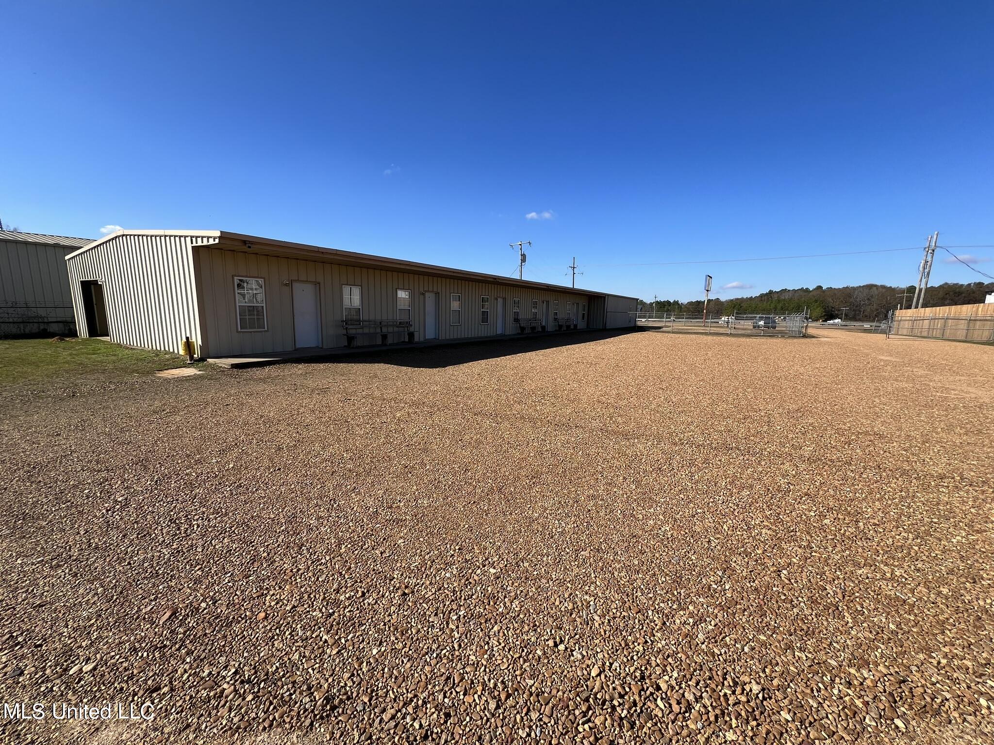 6022 I-55 South Property Photo 37