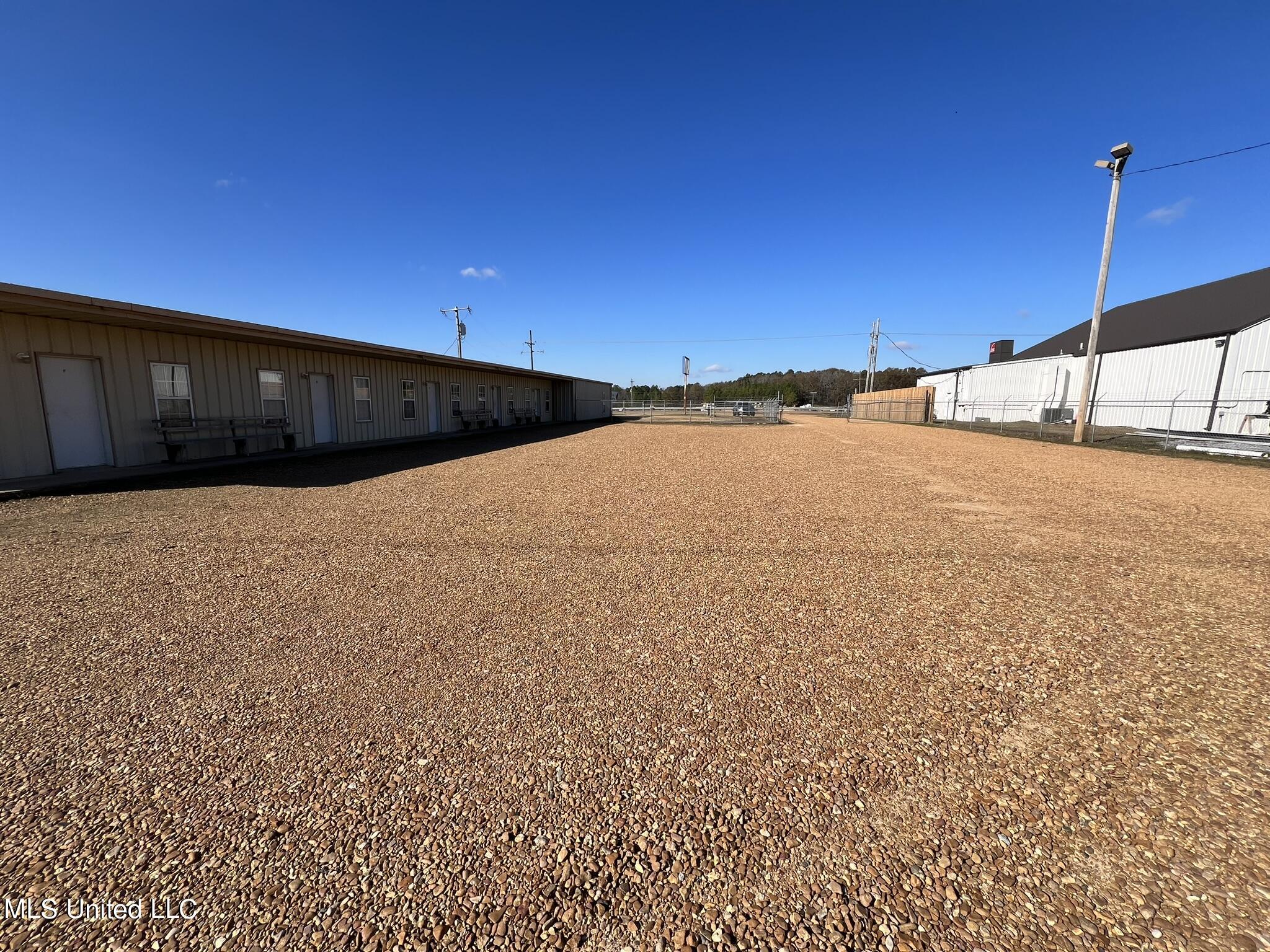 6022 I-55 South Property Photo 38