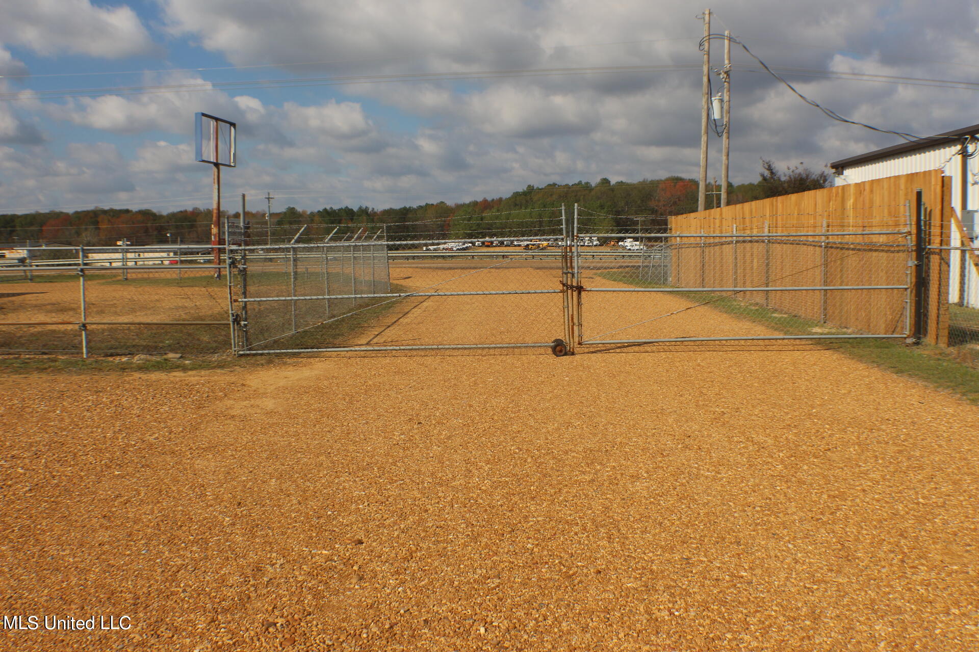 6022 I-55 South Property Photo 39