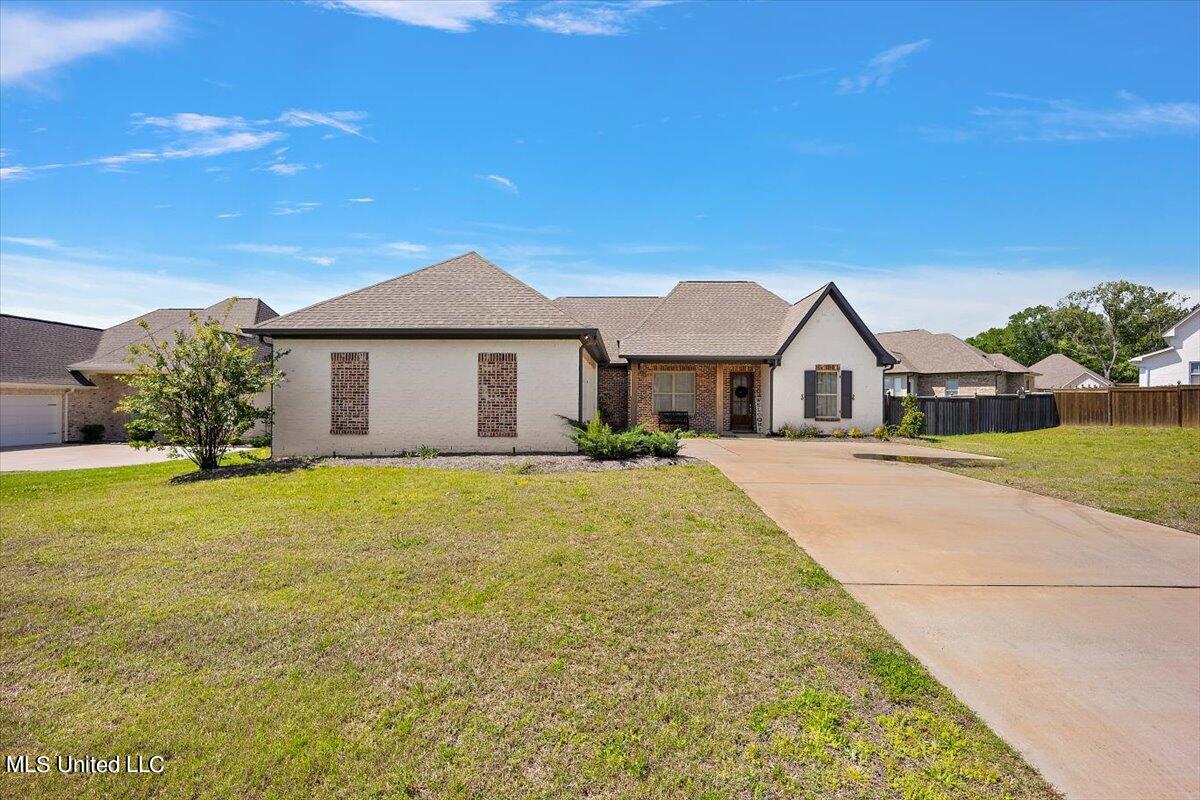 102 Twain Trail Property Photo 1