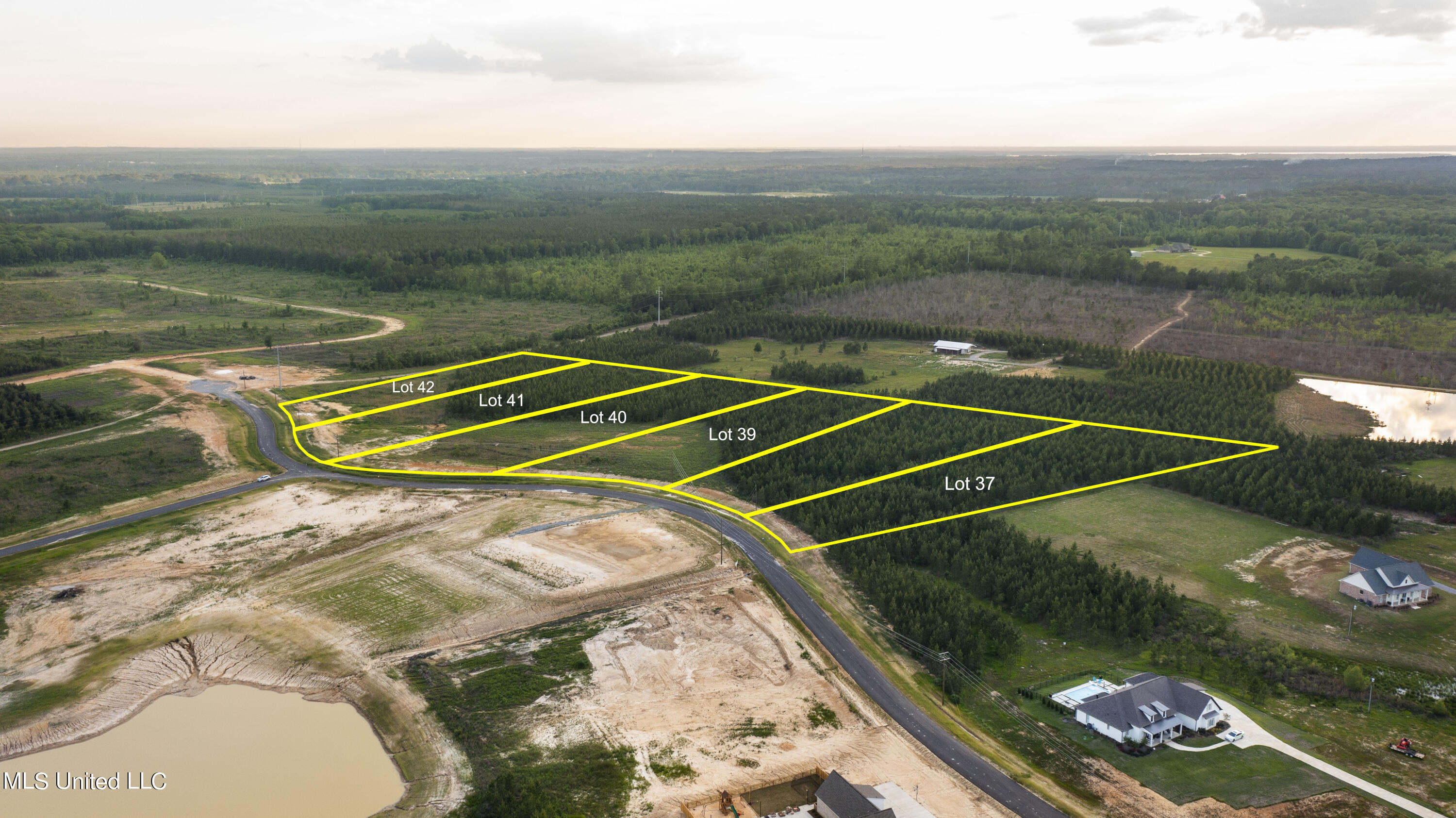 1025 Freedom Farms Crossing Property Photo 8