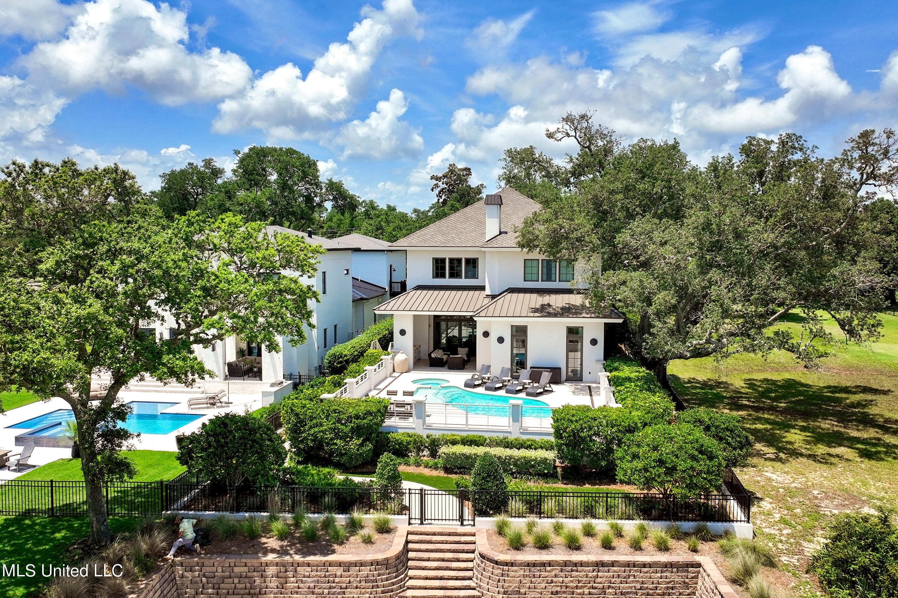 922 E Beach Boulevard Property Photo 2