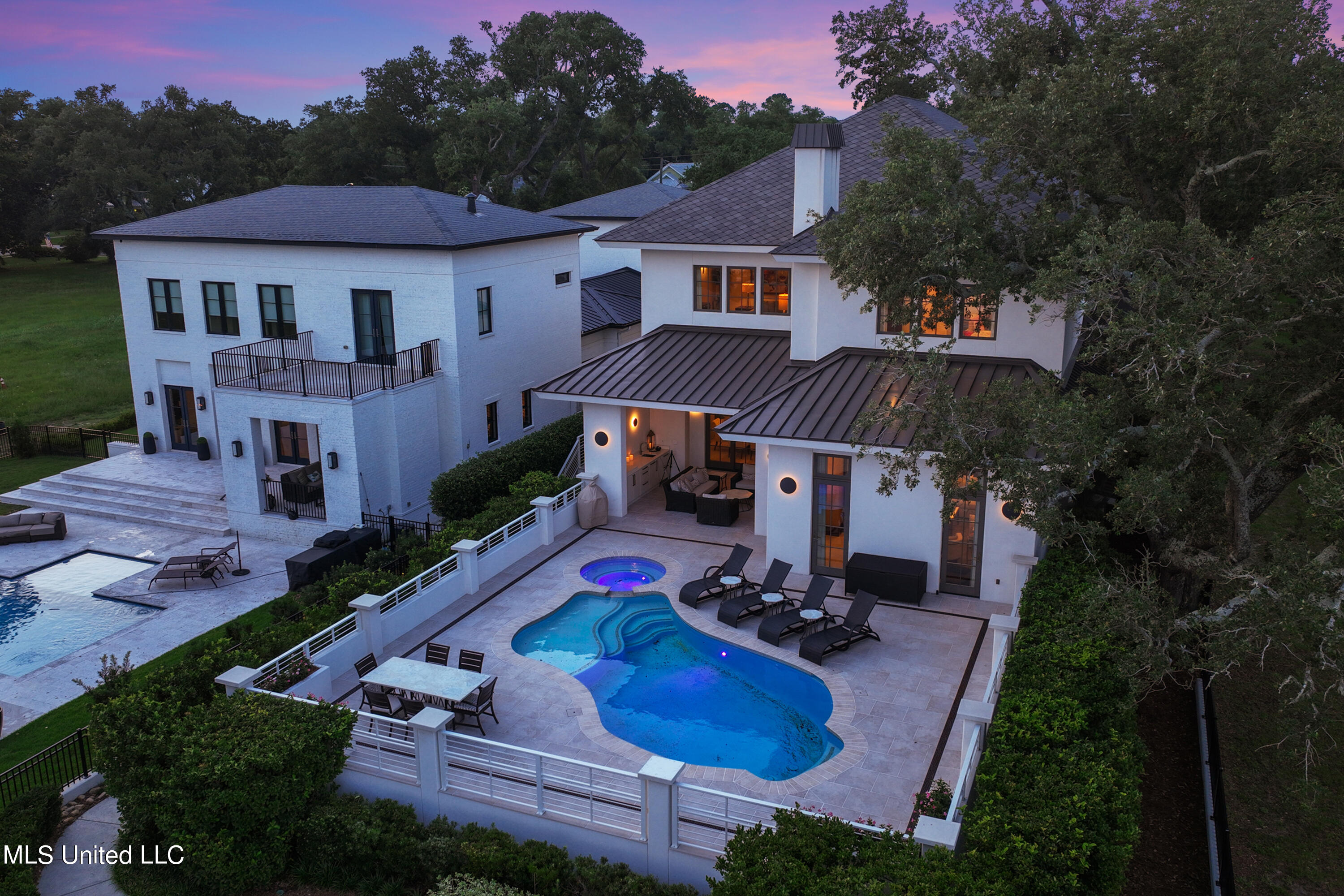 922 E Beach Boulevard Property Photo 5