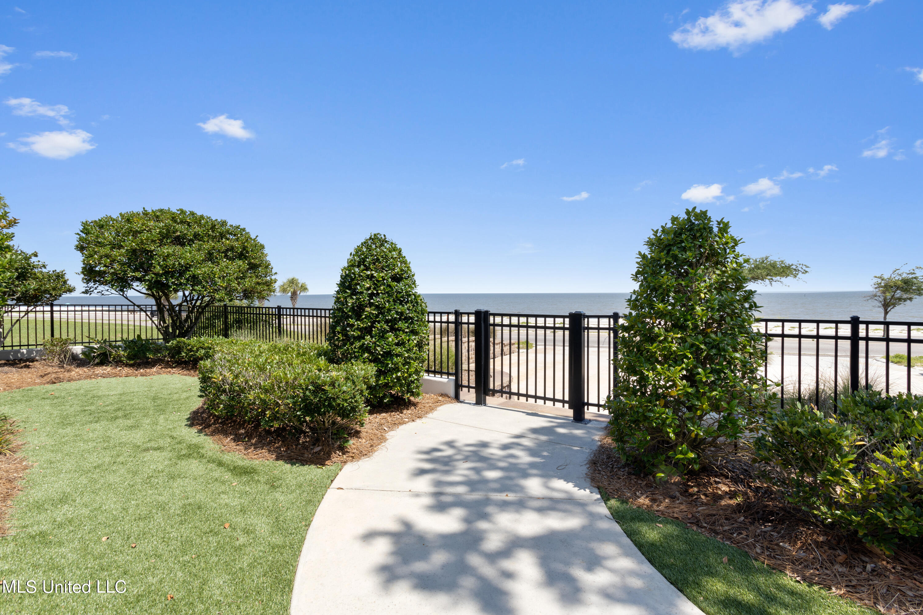 922 E Beach Boulevard Property Photo 6