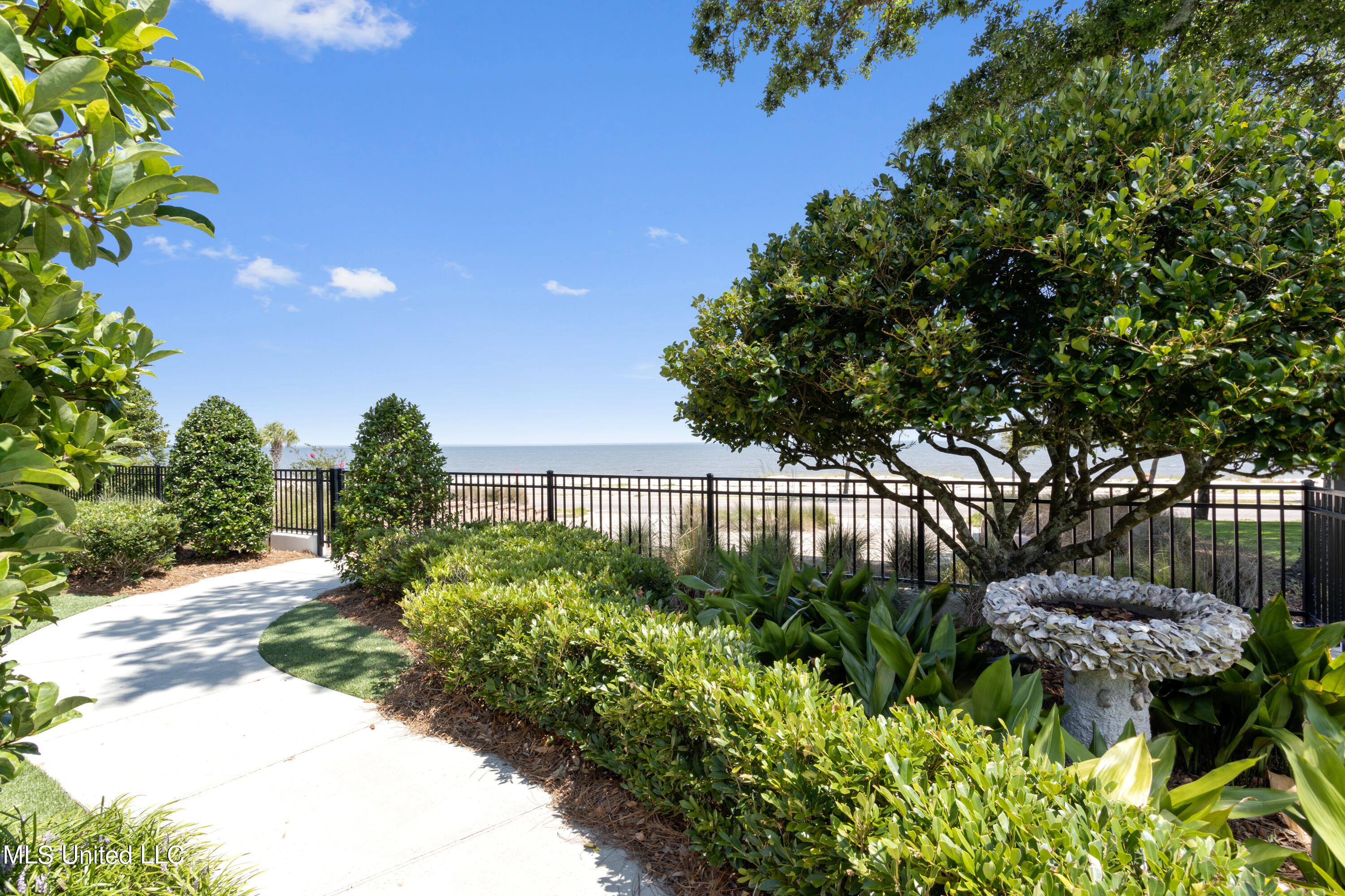 922 E Beach Boulevard Property Photo 7