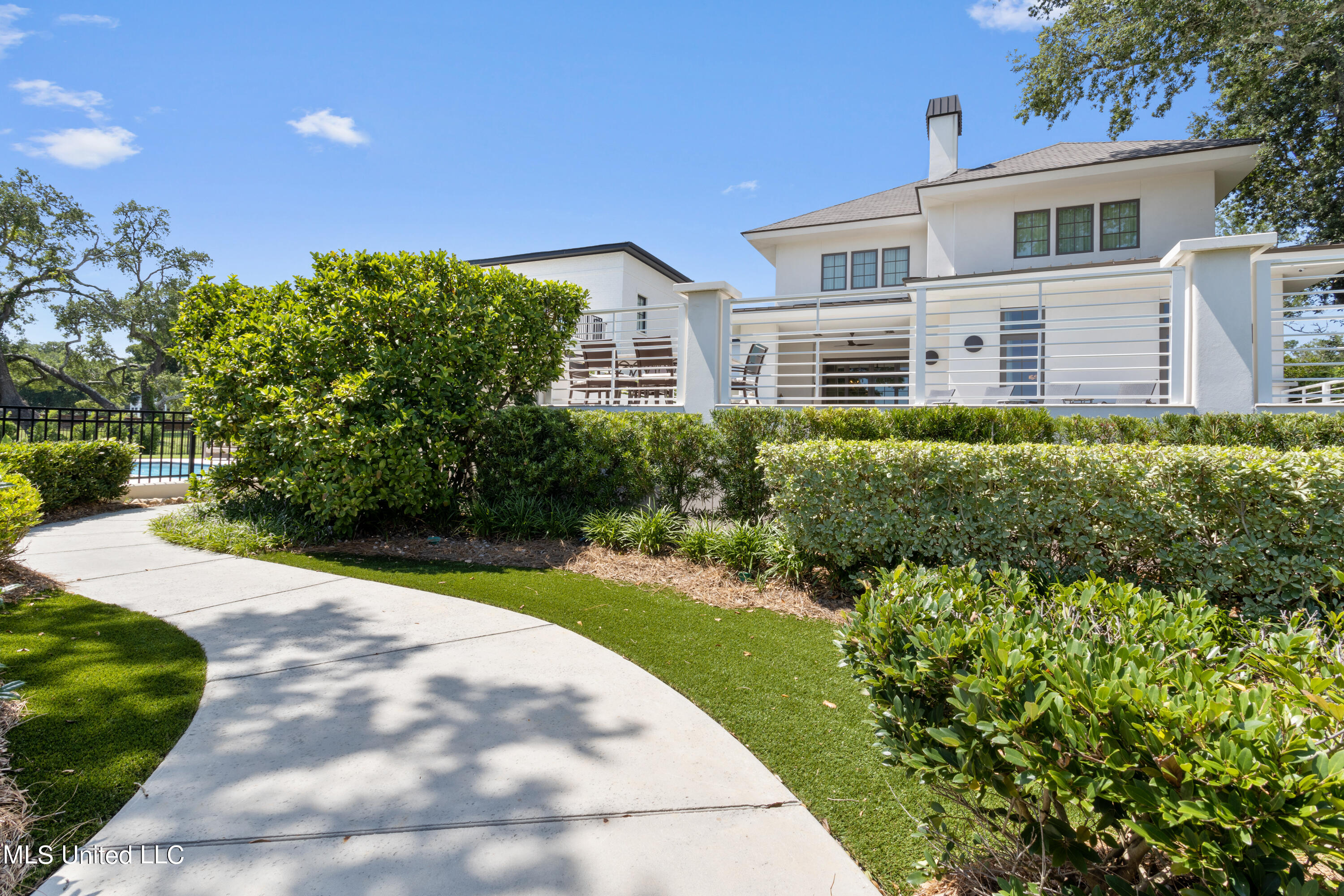 922 E Beach Boulevard Property Photo 8