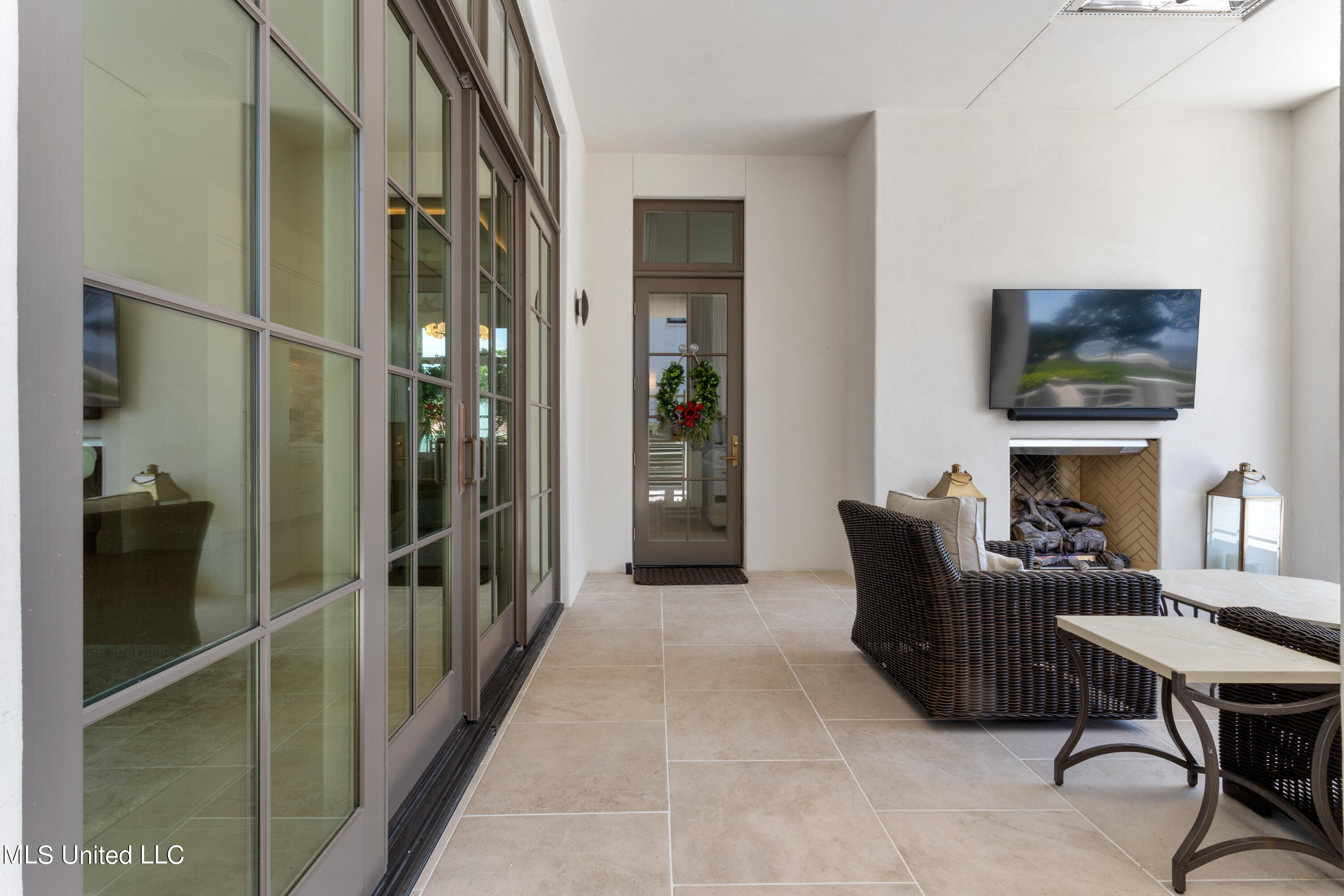 922 E Beach Boulevard Property Photo 11