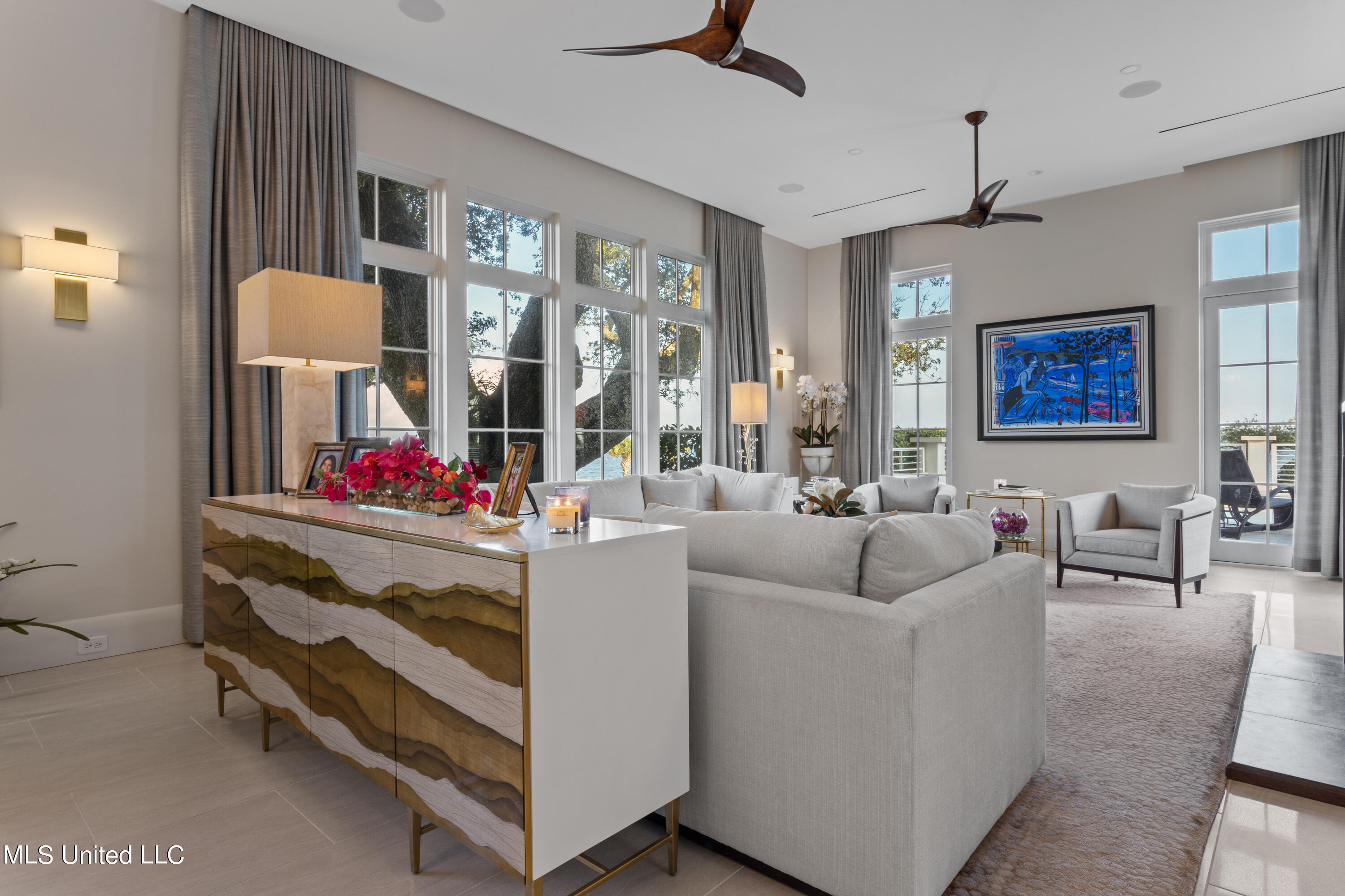 922 E Beach Boulevard Property Photo 12