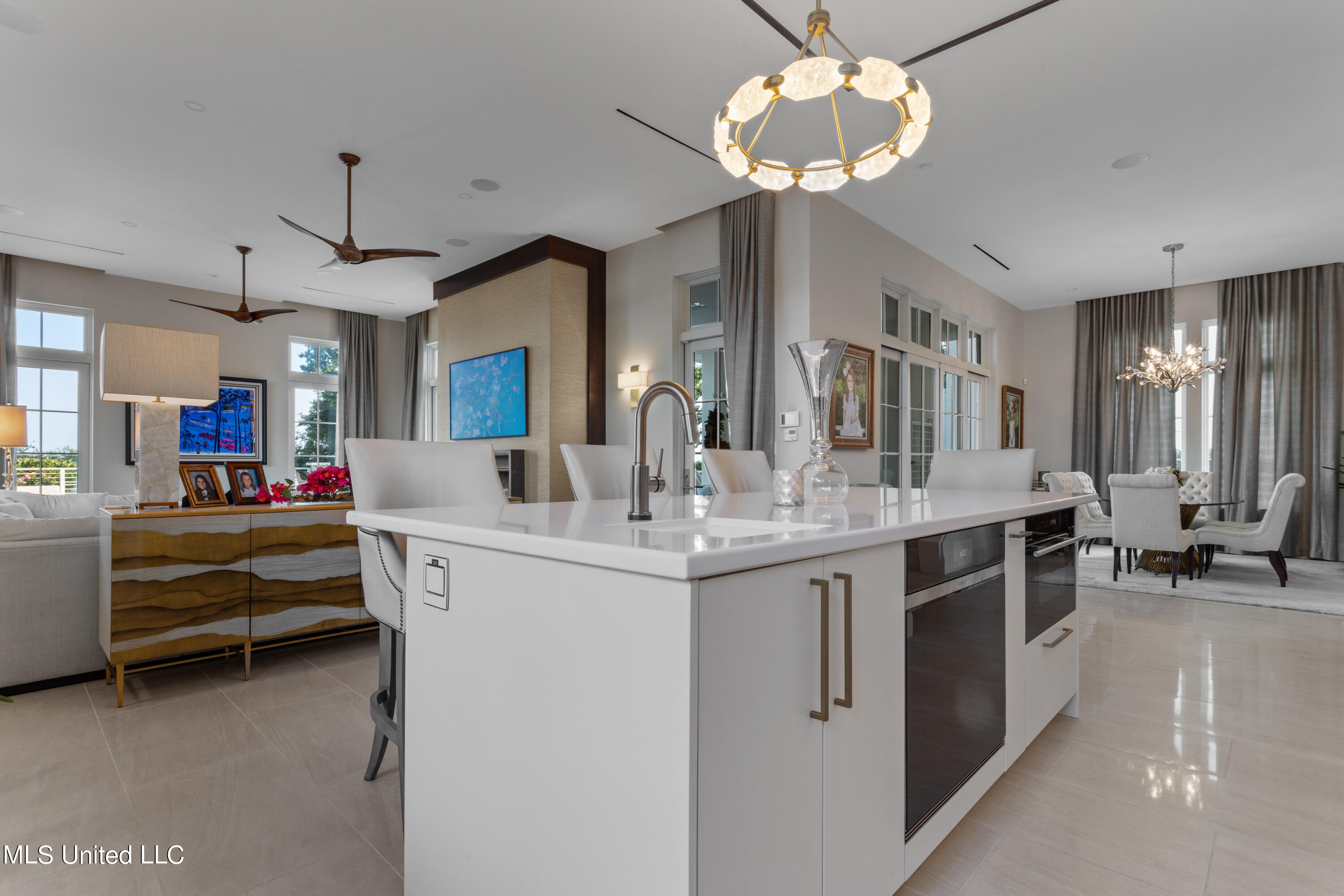 922 E Beach Boulevard Property Photo 34