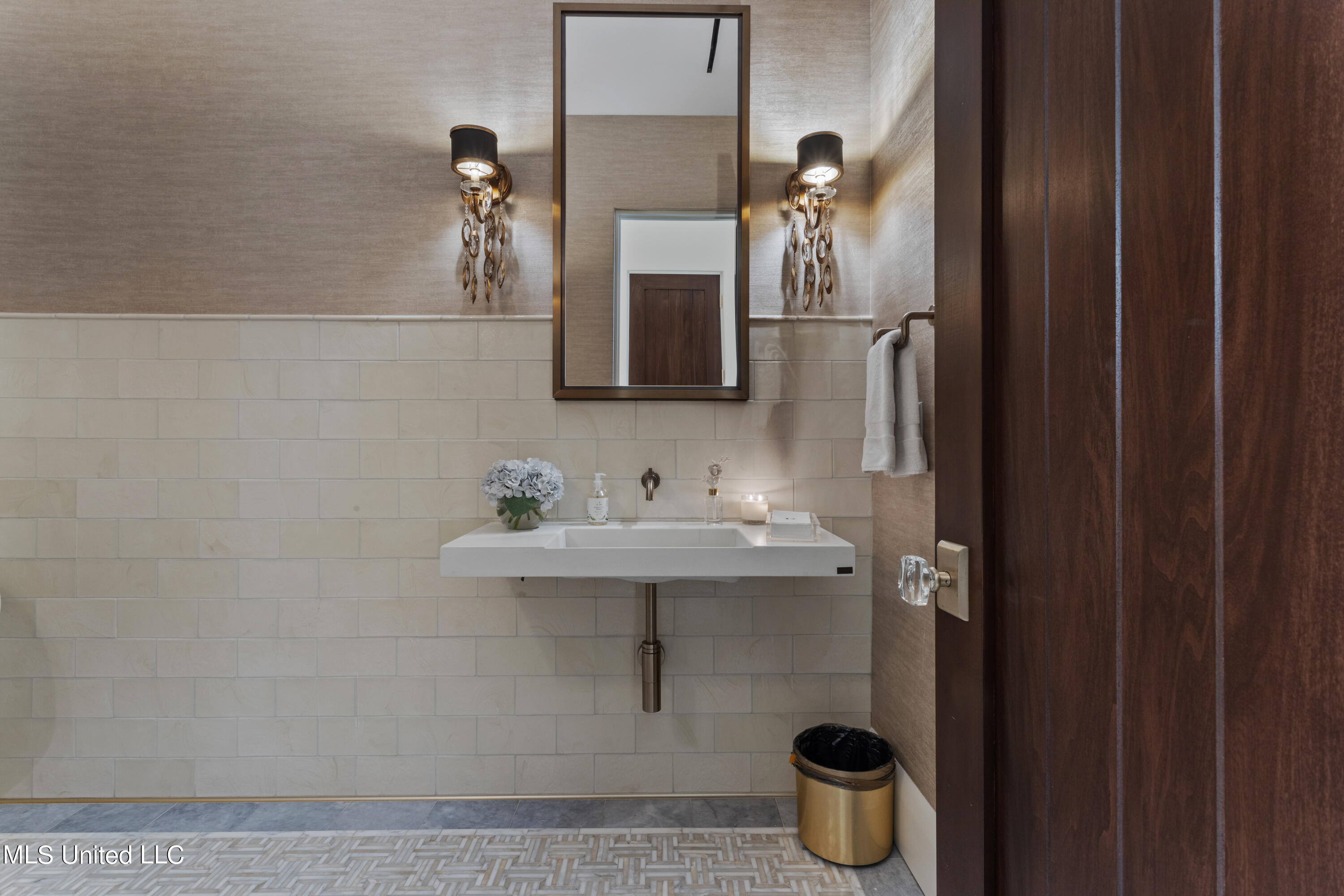 922 E Beach Boulevard Property Photo 44