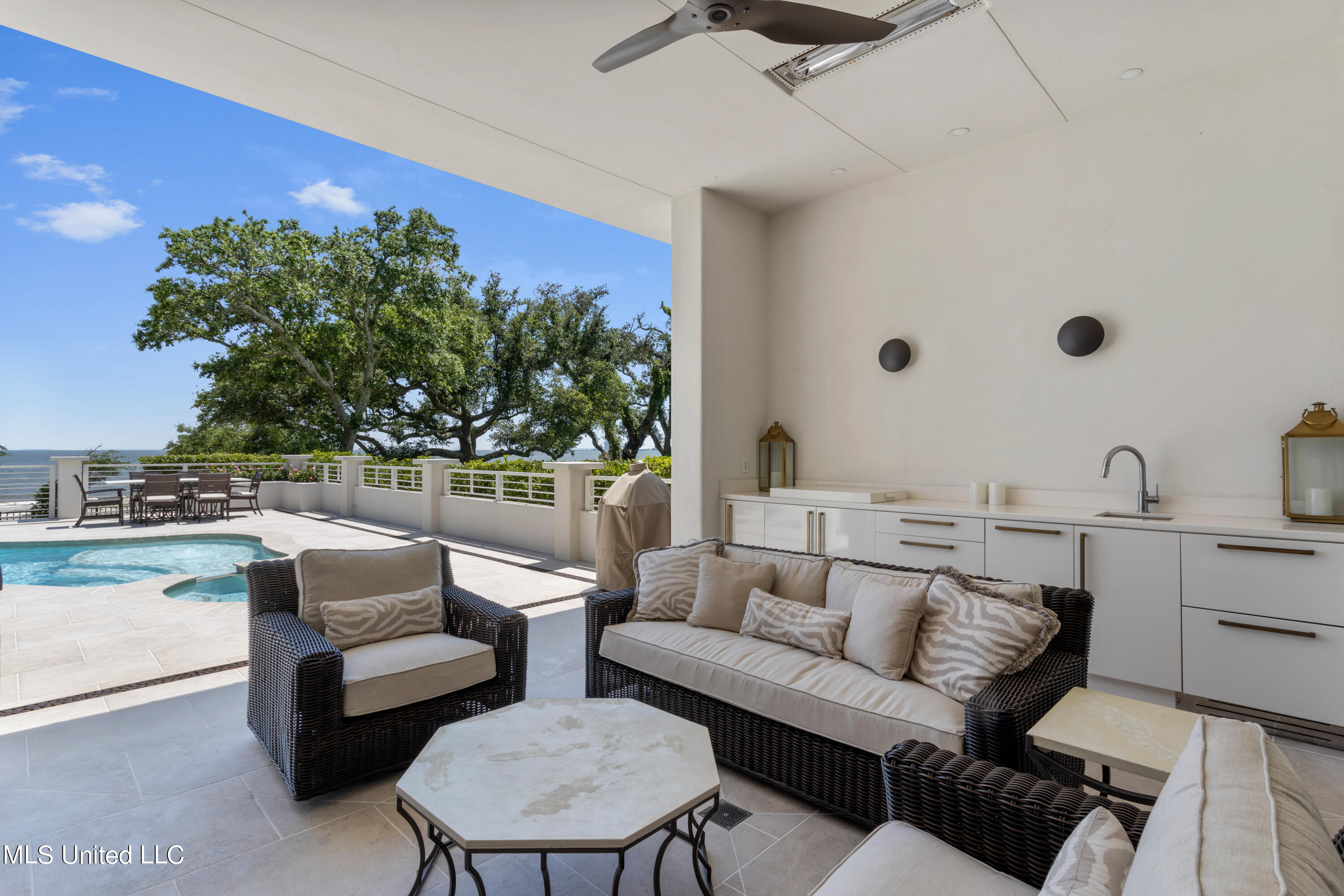 922 E Beach Boulevard Property Photo 82