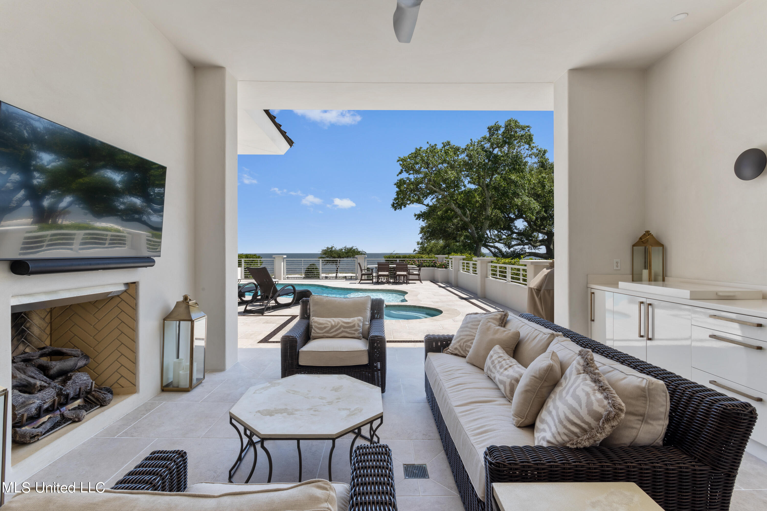 922 E Beach Boulevard Property Photo 83