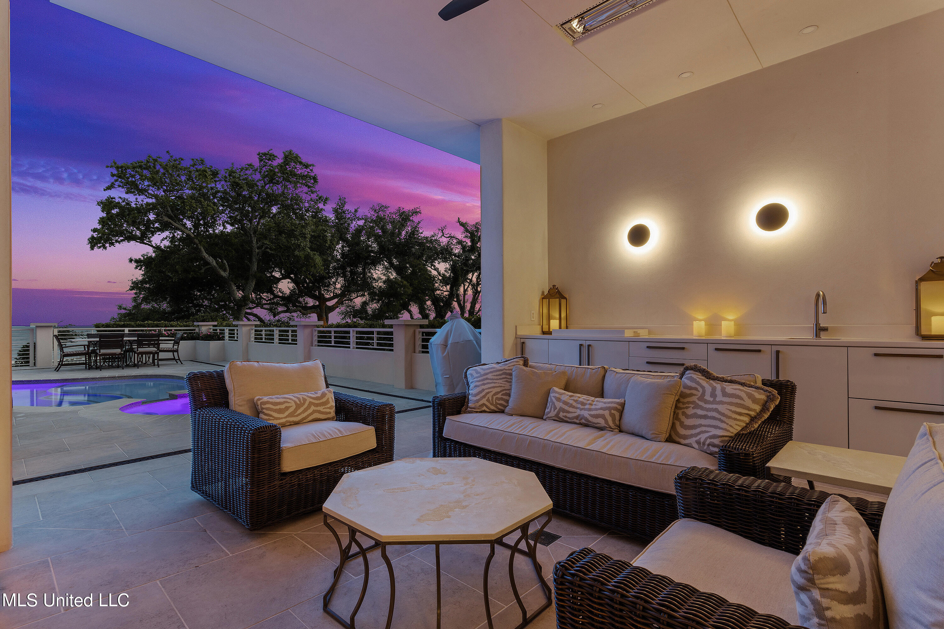 922 E Beach Boulevard Property Photo 90