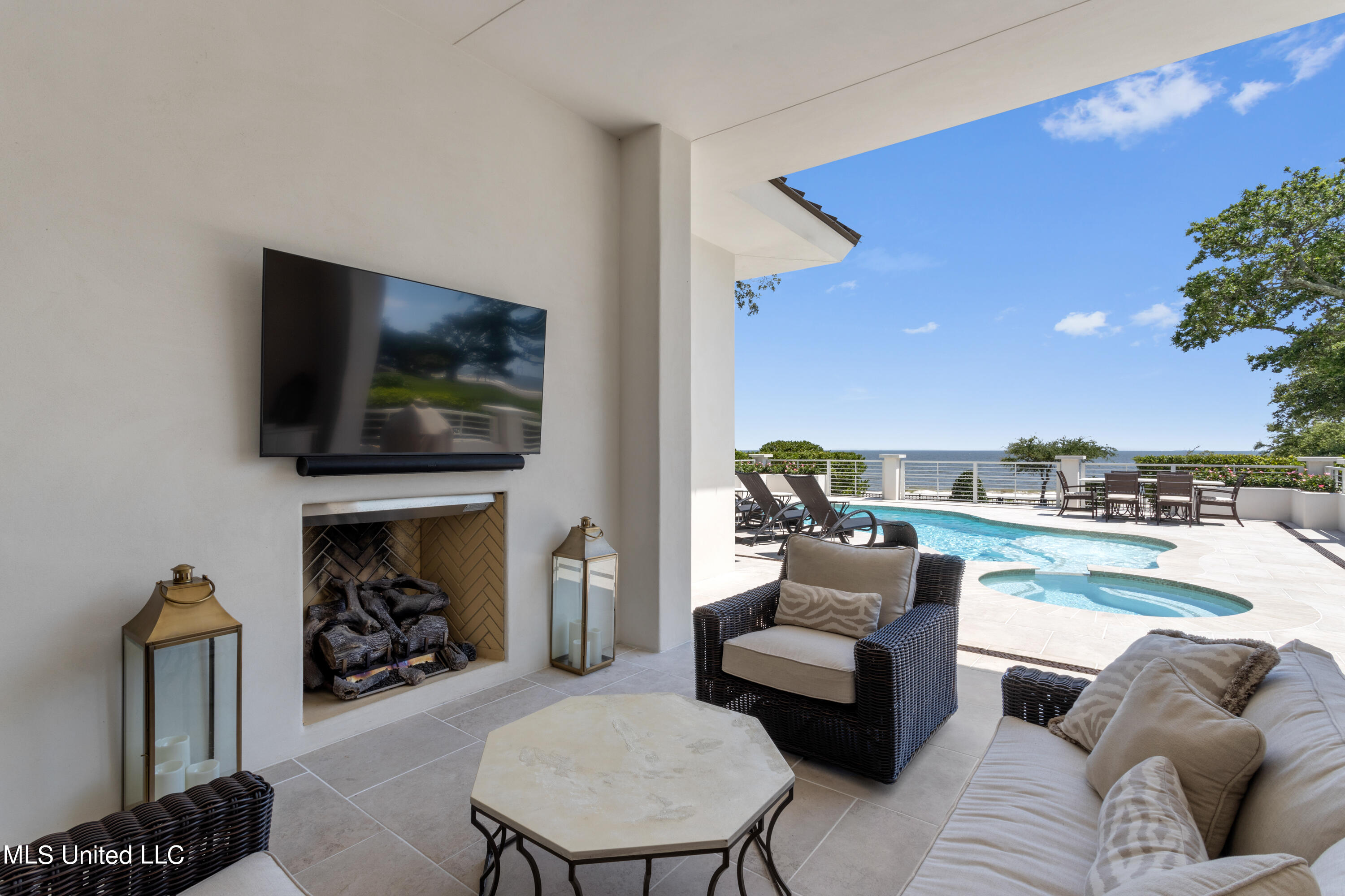 922 E Beach Boulevard Property Photo 91