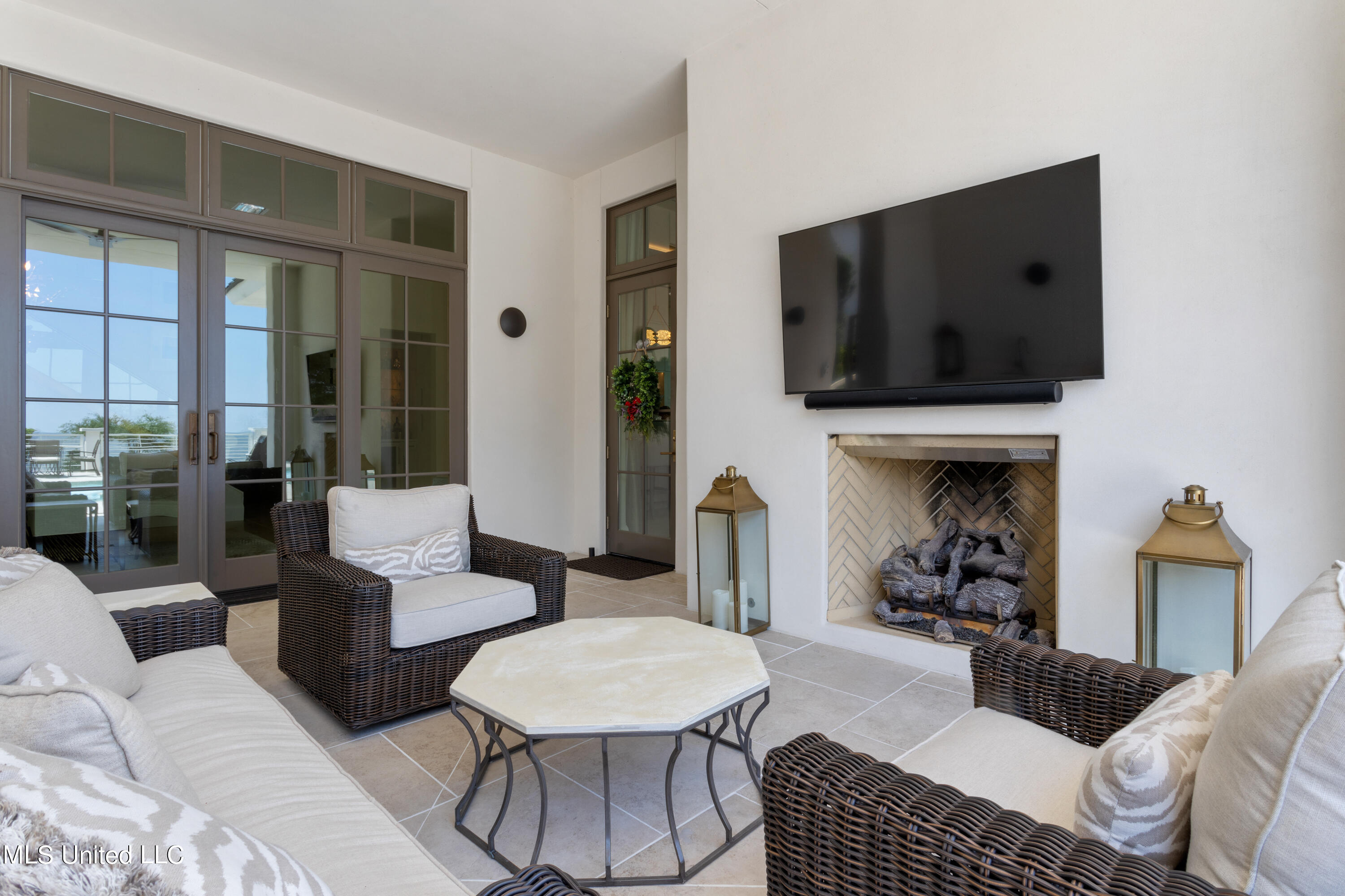 922 E Beach Boulevard Property Photo 92