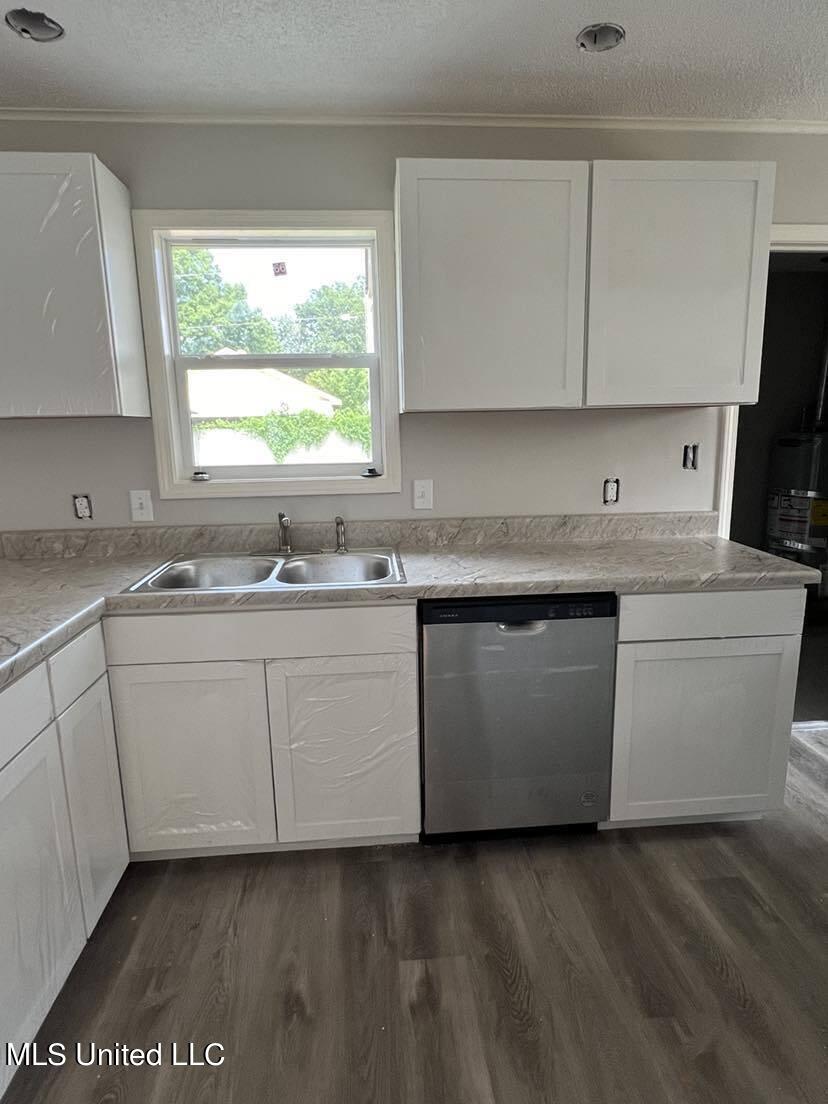 8376 Cedarcrest Drive Property Photo 4