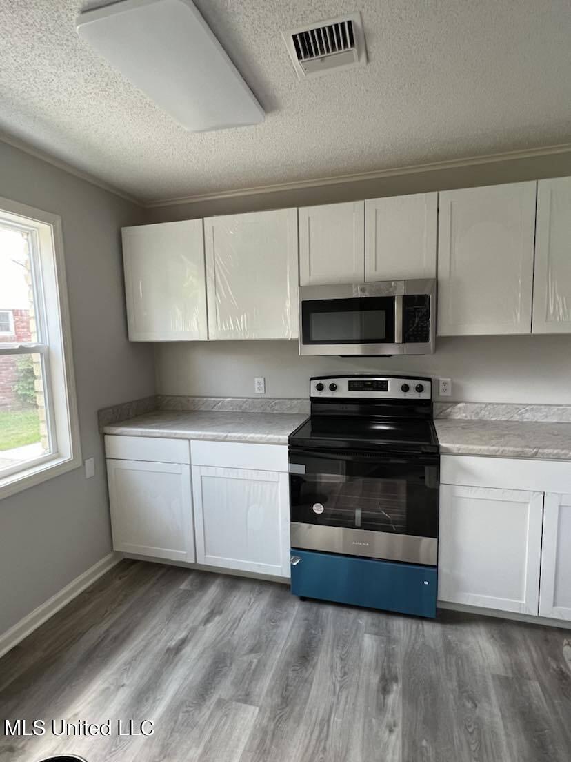 8376 Cedarcrest Drive Property Photo 5