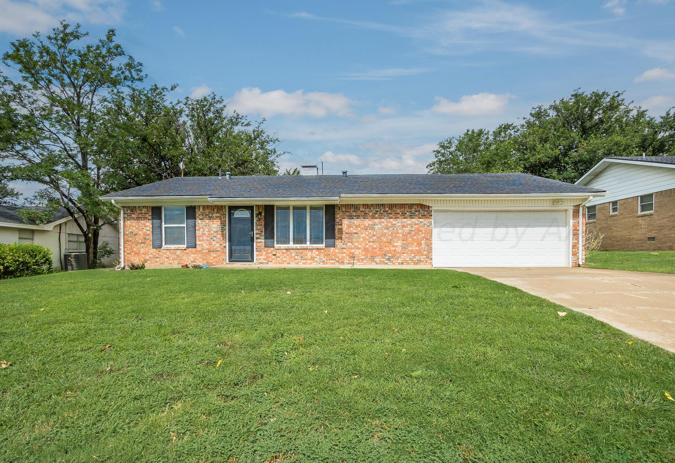 1701 N Holly Lane Property Photo 1