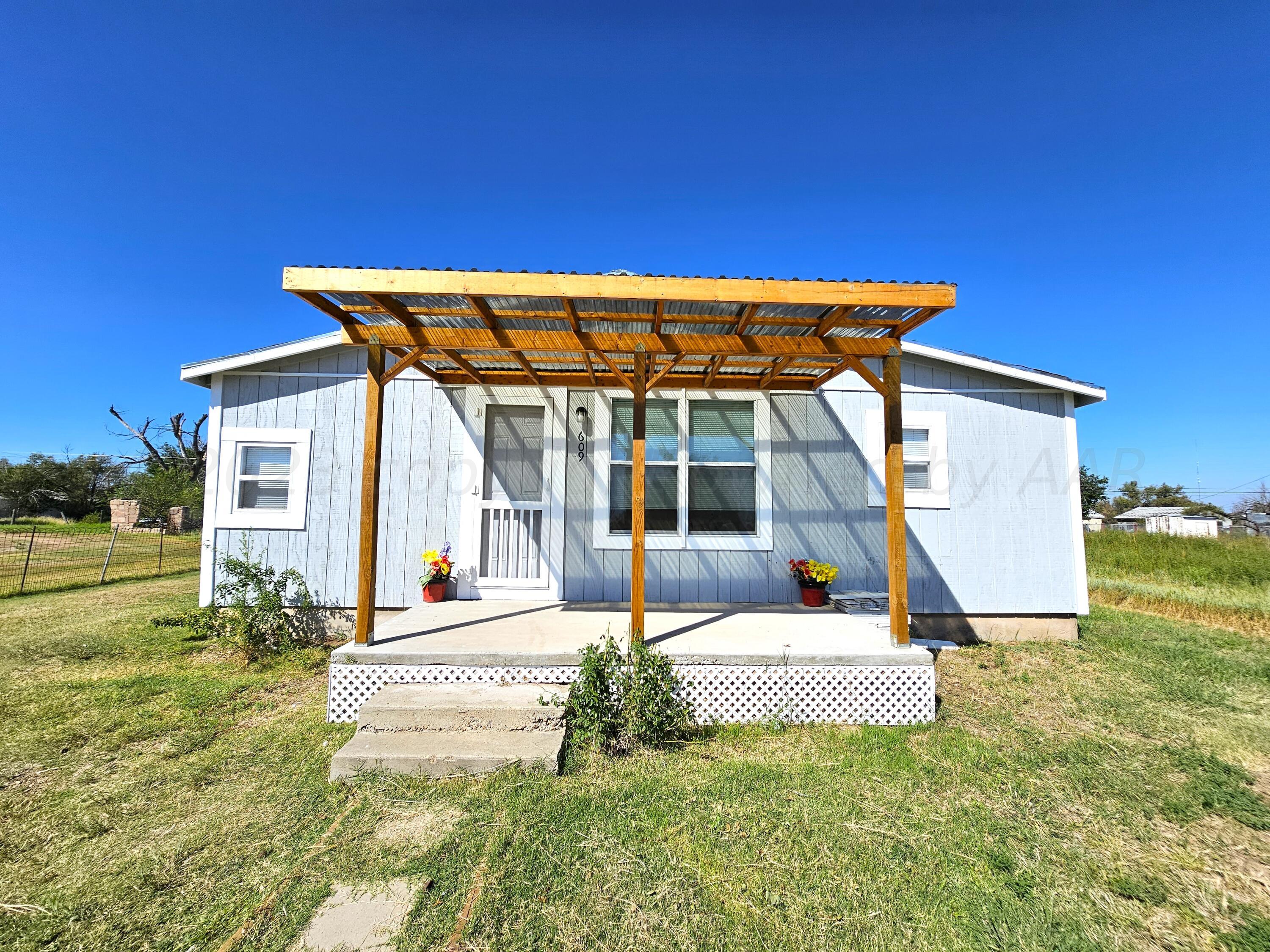 609 N Naida Street Property Photo 1