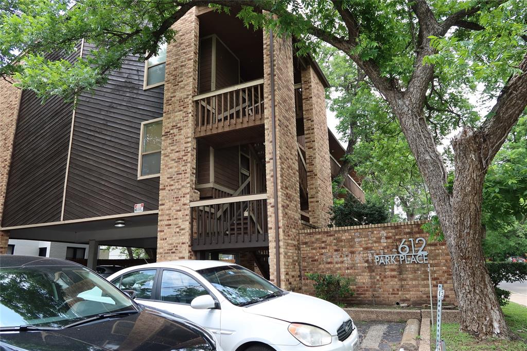 612 Park Pl 203 Property Photo 2