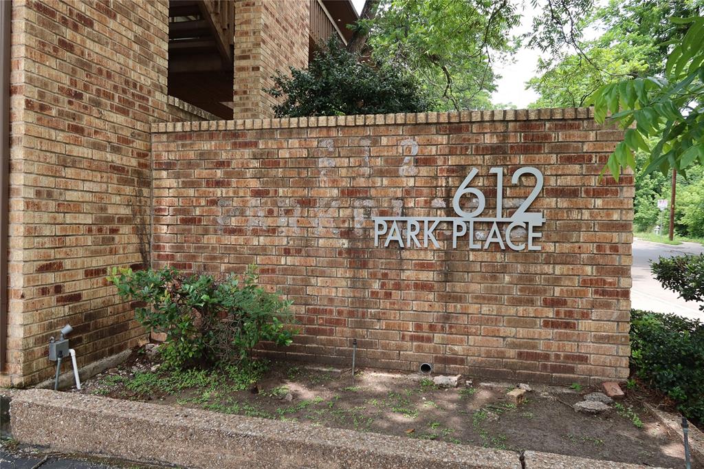 612 Park Pl 203 Property Photo 3