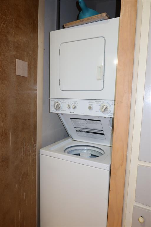 612 Park Pl 203 Property Photo 15