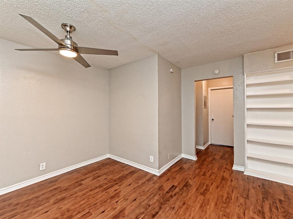 2401 Manor Rd 120 Property Photo 4